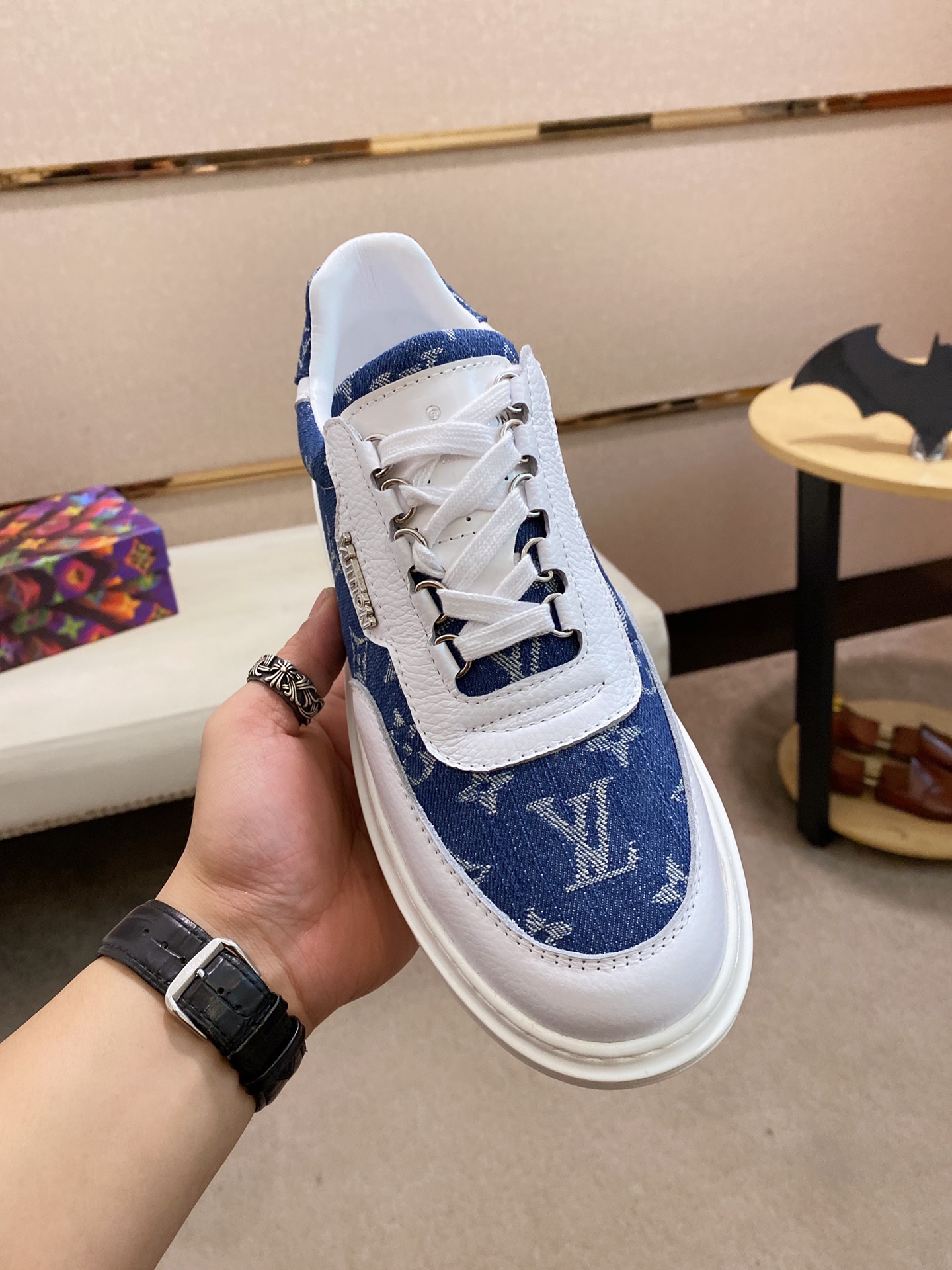 Louis Vuitton Low Top sneaker 108 - vstockx