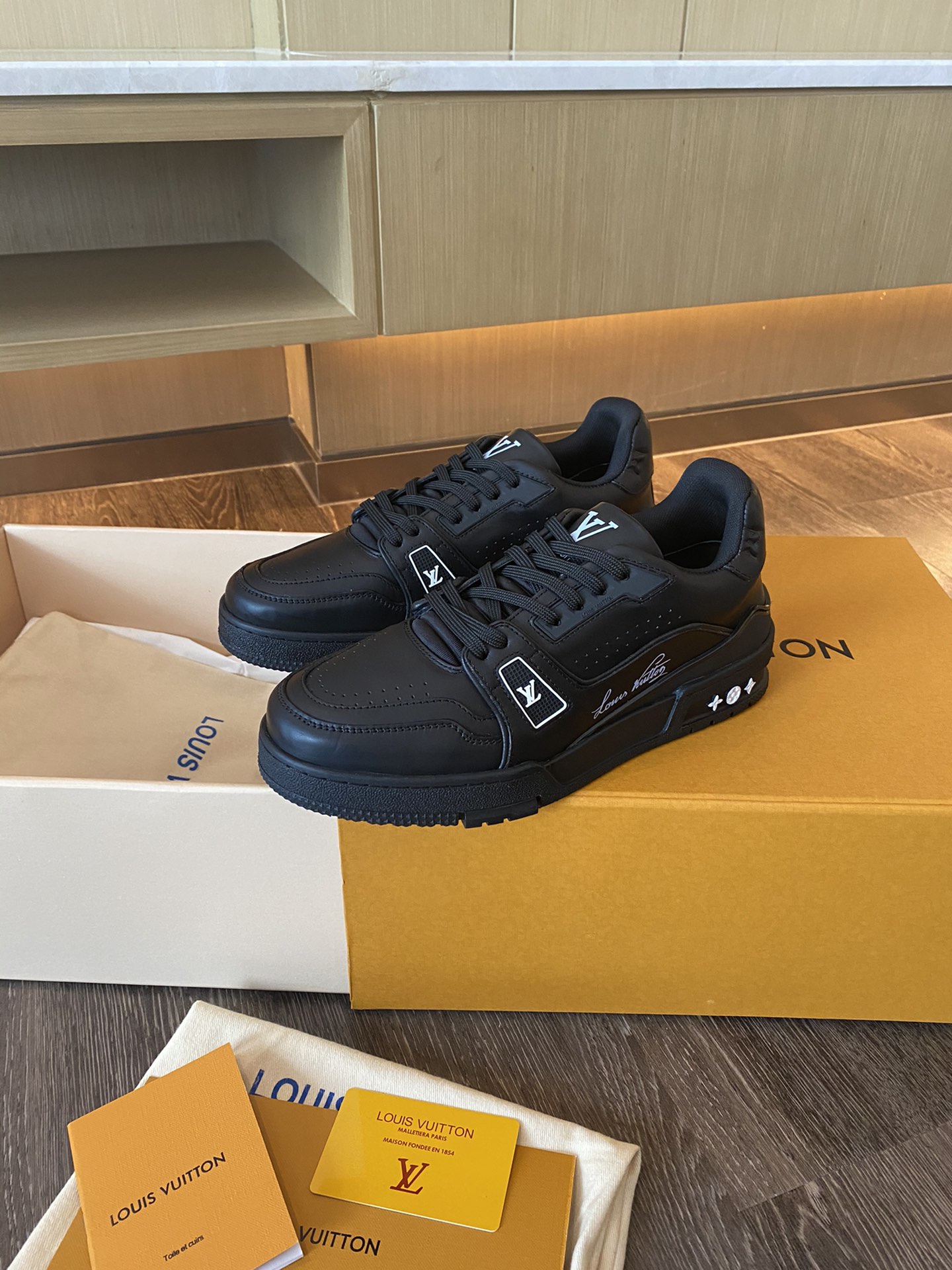 Louis Vuitton LV TRAINERS SNEAKER 9 - vstockx