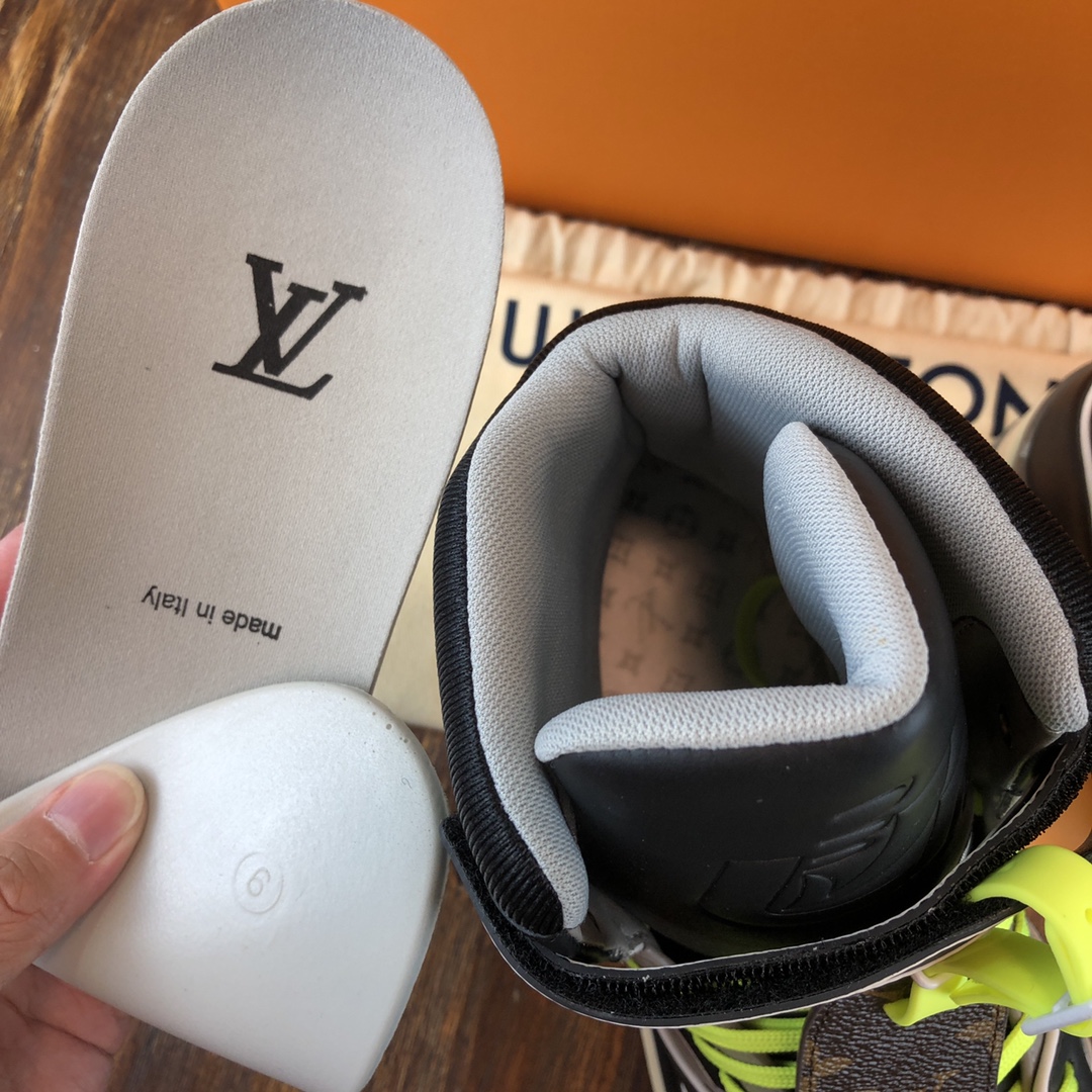 Louis Vuitton Trainer Sneakers 15 - vstockx