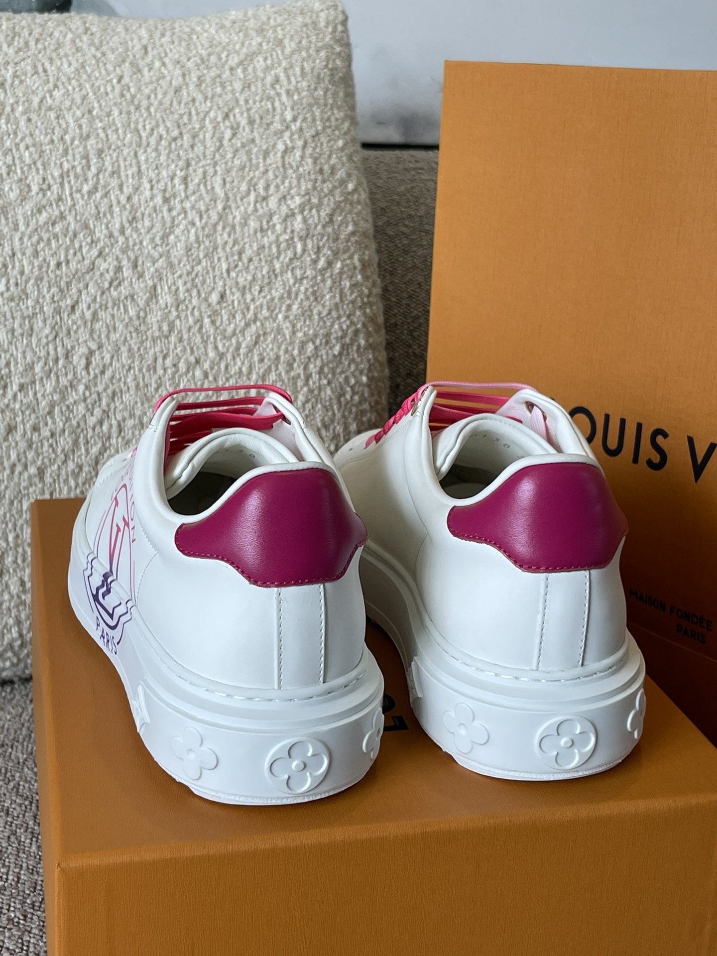 Louis Vuitton TIME OUT TRAINERS 1 - vstockx