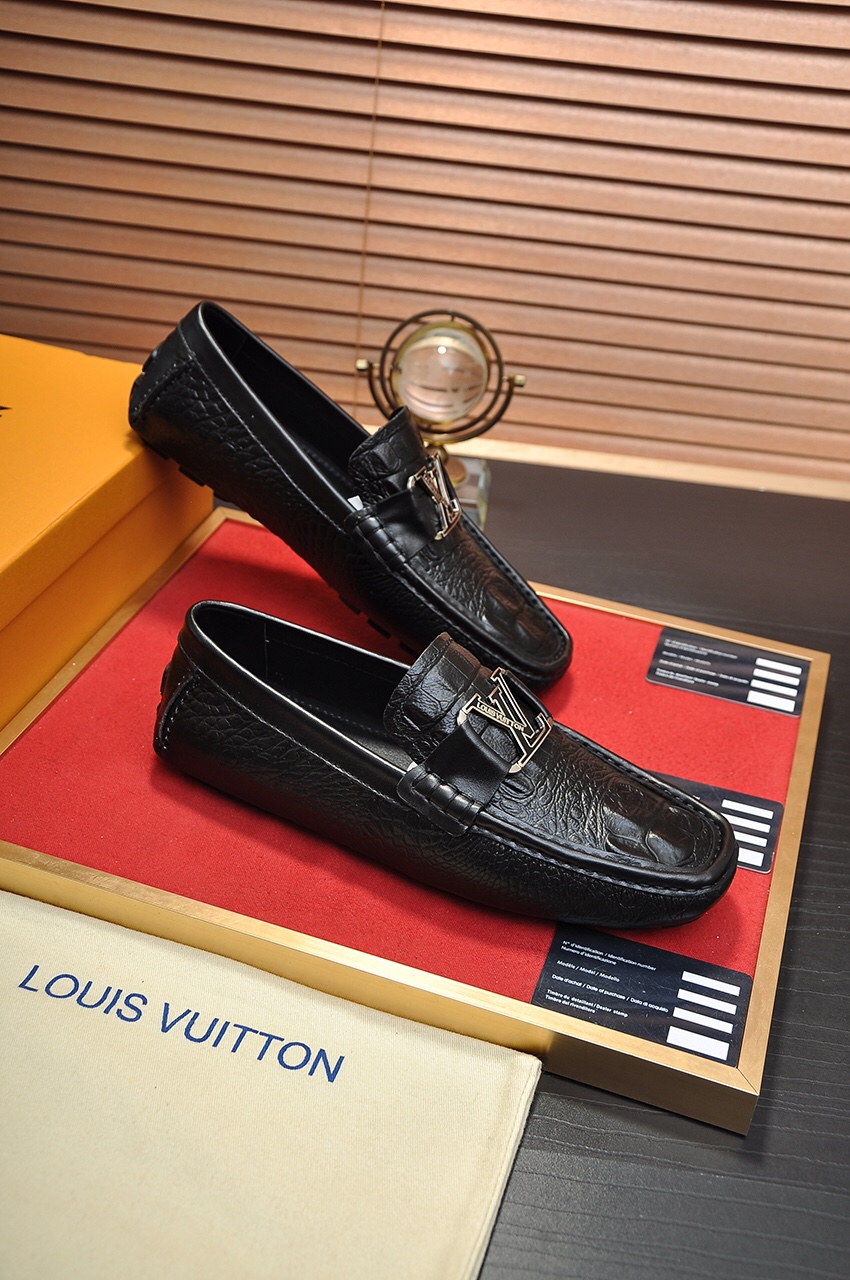 Louis Vuitton Leather Boots 4 - vstockx