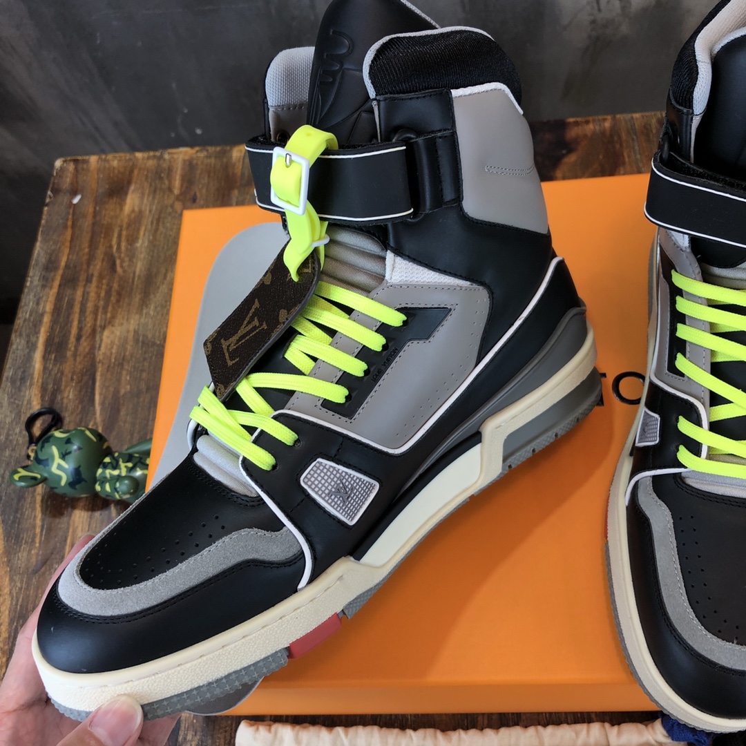 Louis Vuitton Trainer Sneakers 15 - vstockx