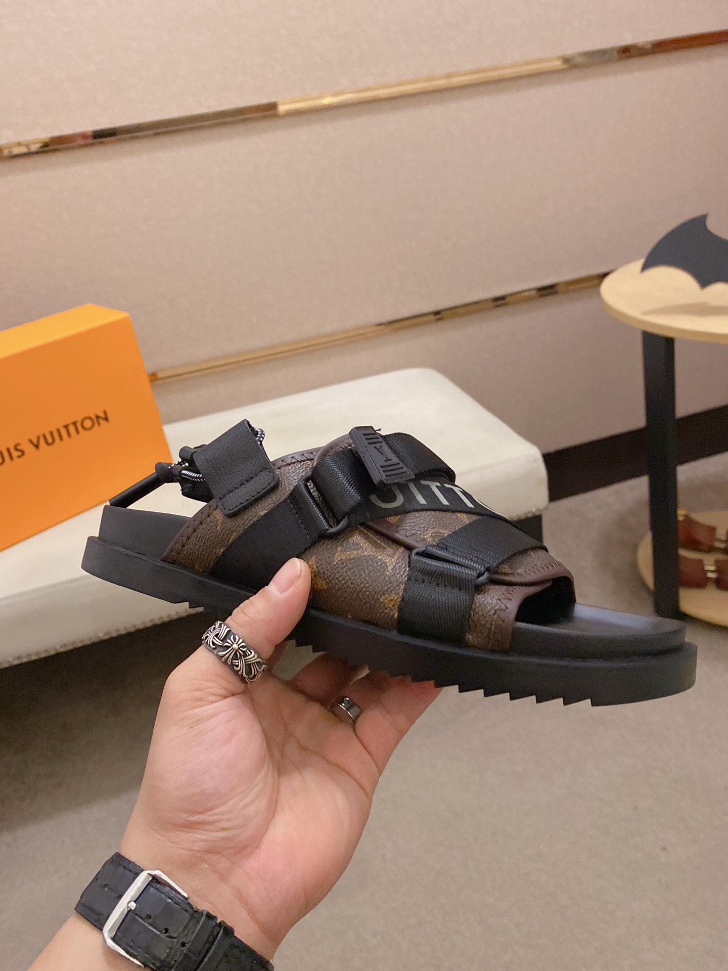 Louis Vuitton Honolulu Sneaker 16 - vstockx