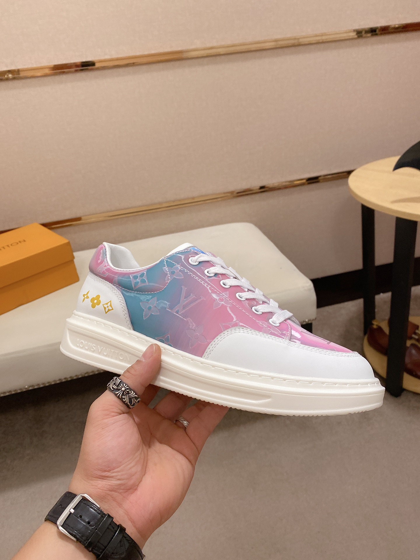 Louis Vuitton Low Top sneaker 112 - vstockx