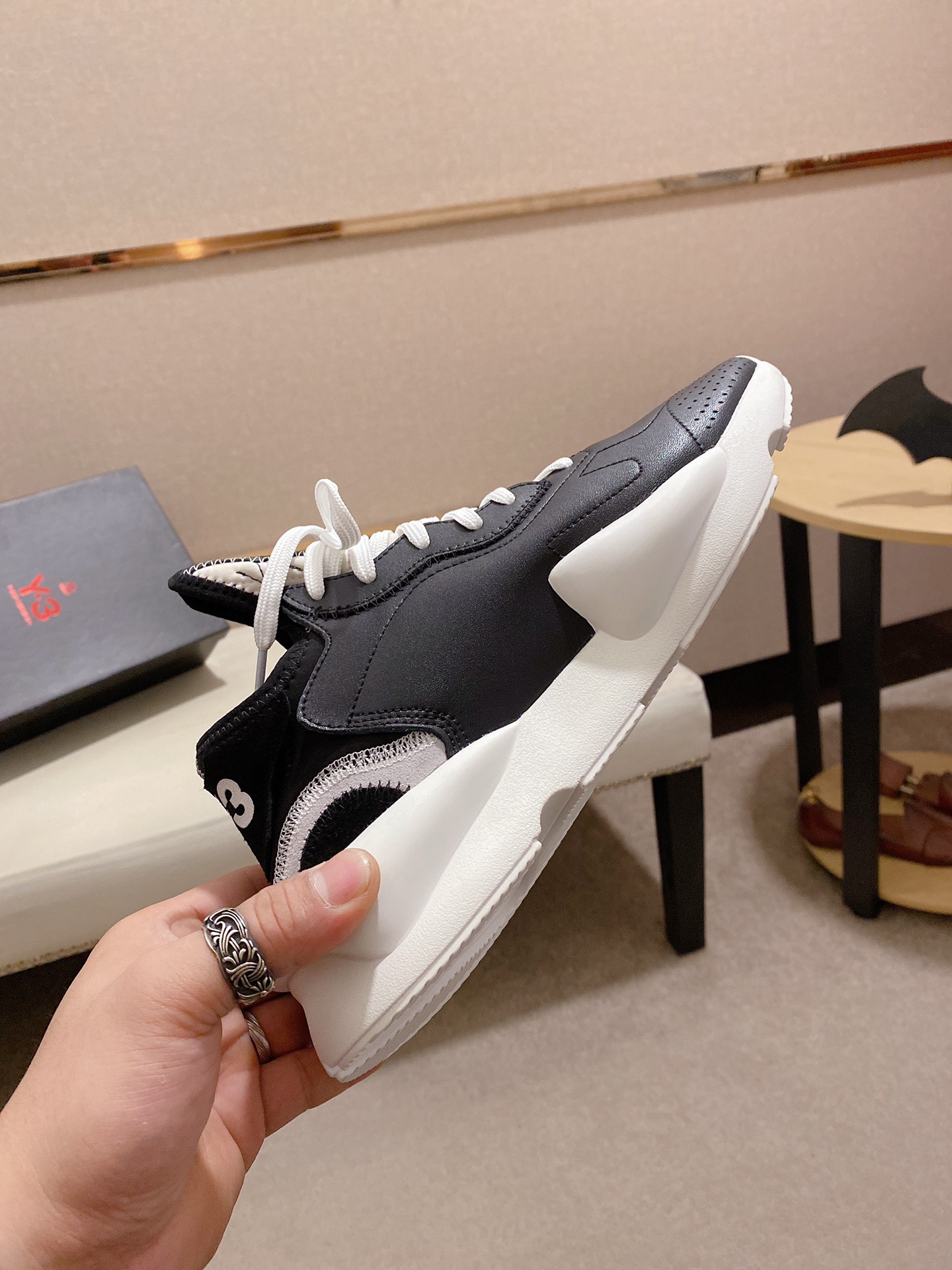 Y-3 Kaiwa Lace-Up Sneakers 24 - vstockx