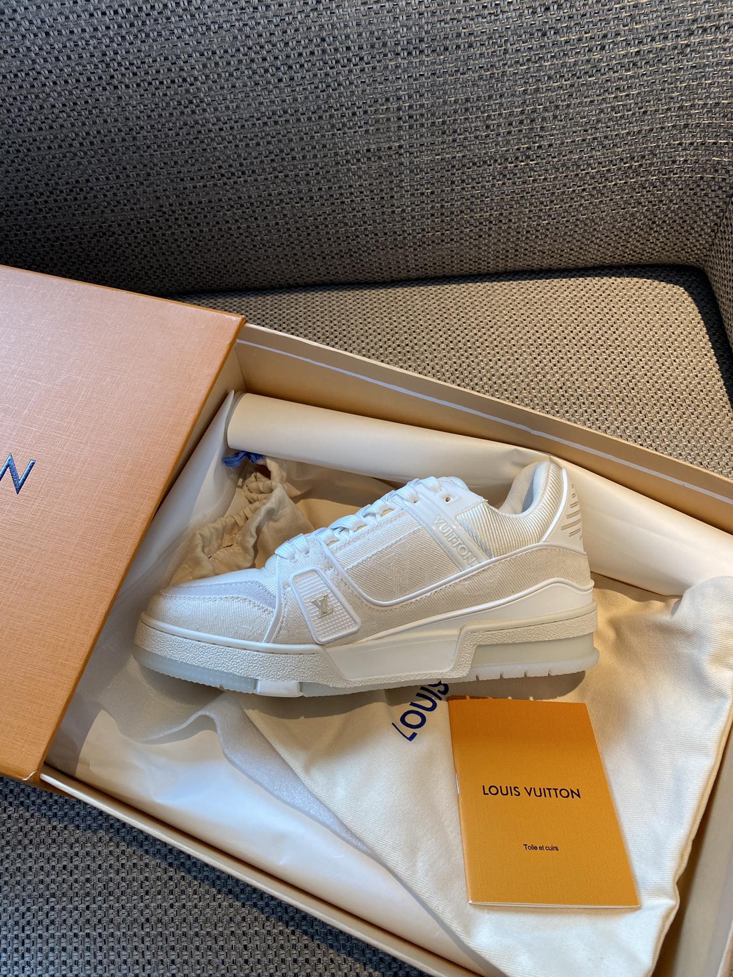 Louis Vuitton LV TRAINERS SNEAKER 9 - vstockx