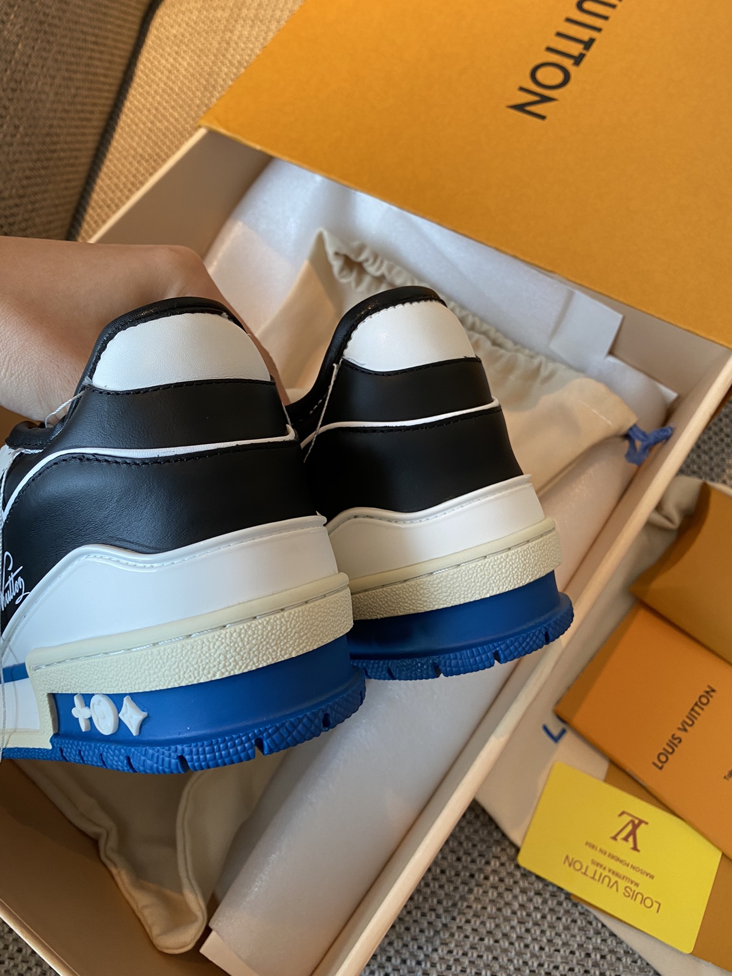 Louis Vuitton LV TRAINERS SNEAKER 9 - vstockx