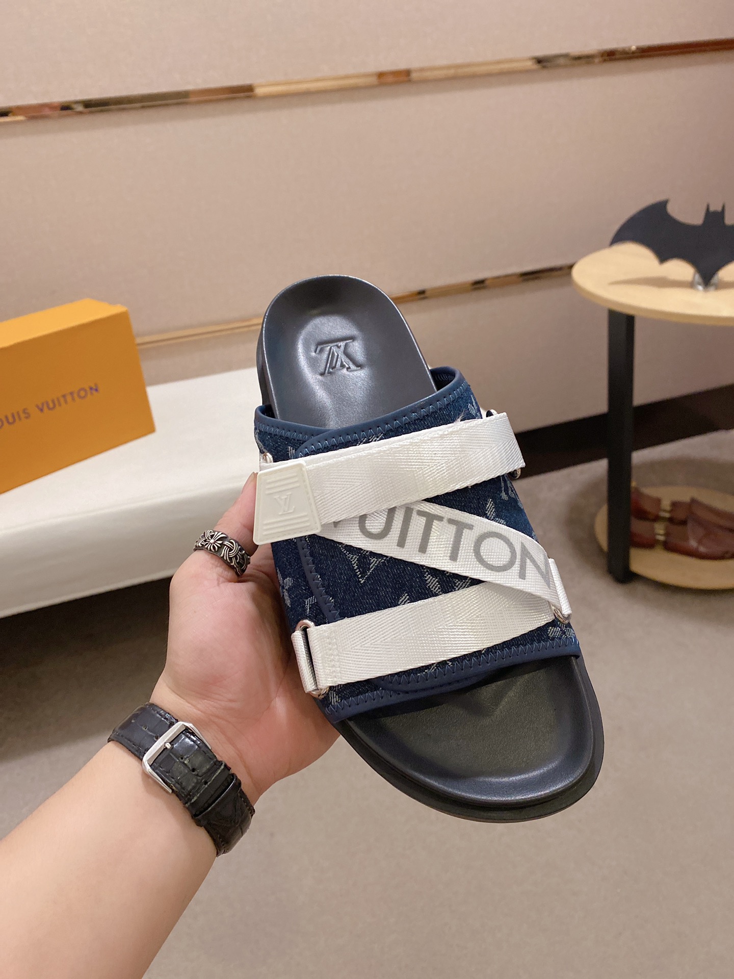 Louis Vuitton Honolulu Sneaker 14 - vstockx