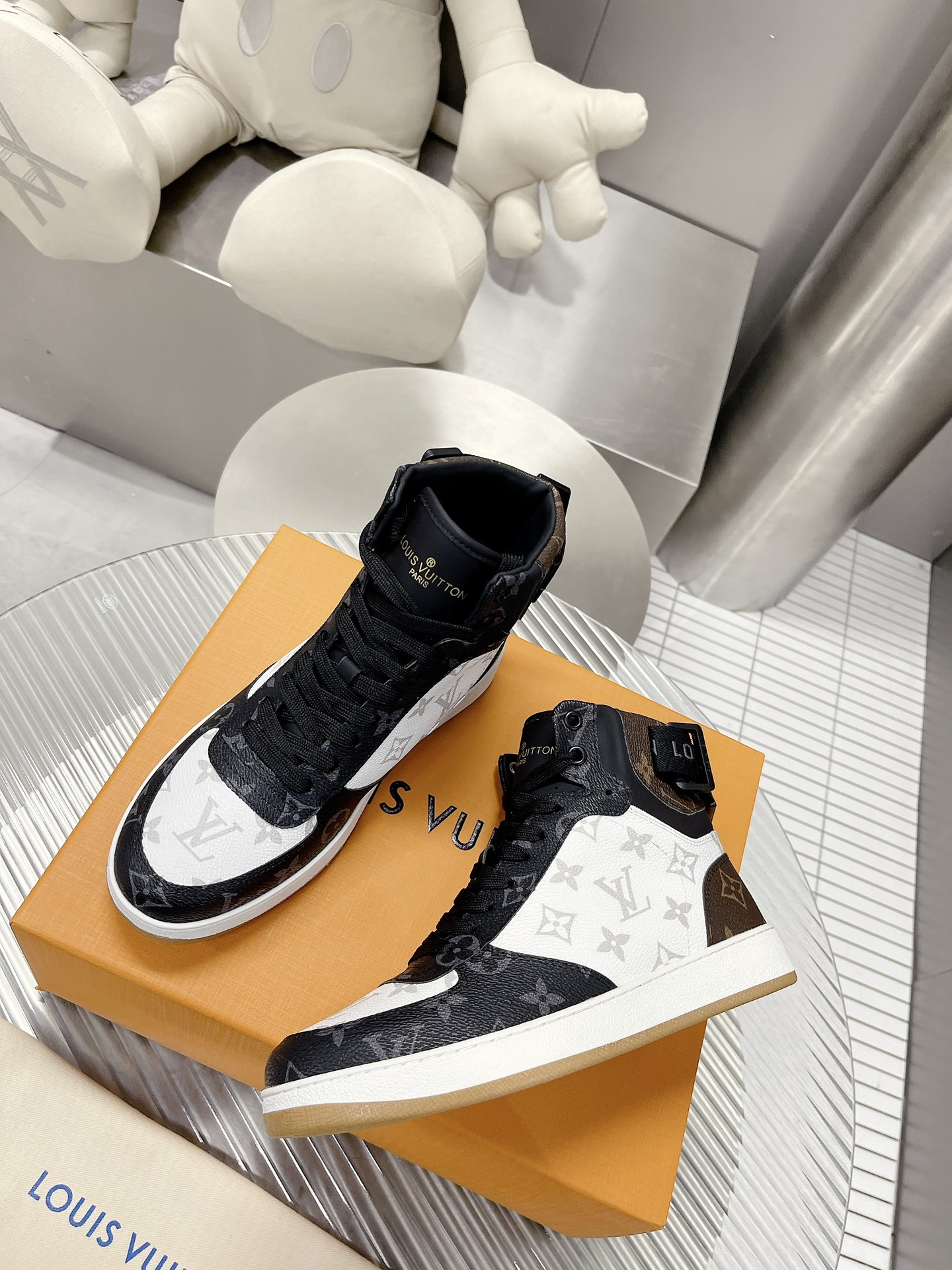 Louis Vuitton RIVOLI TRAINER BOOTS SNEAKER 11 - vstockx