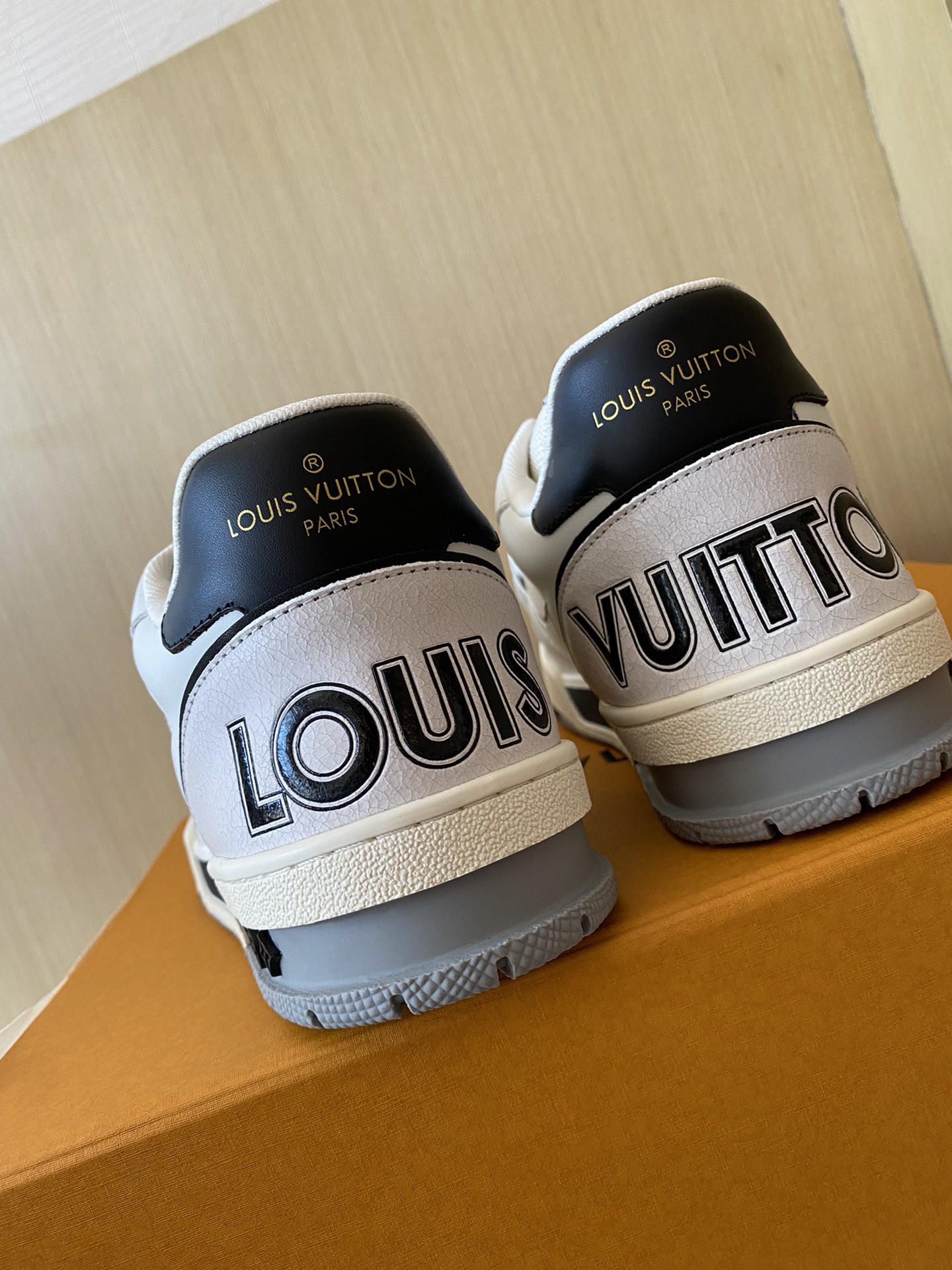 Louis Vuitton LV TRAINERS SNEAKER 9 - vstockx