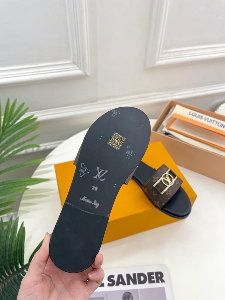 Louis Vuitton 1A64MK Lock it Flat Mule - vstockx