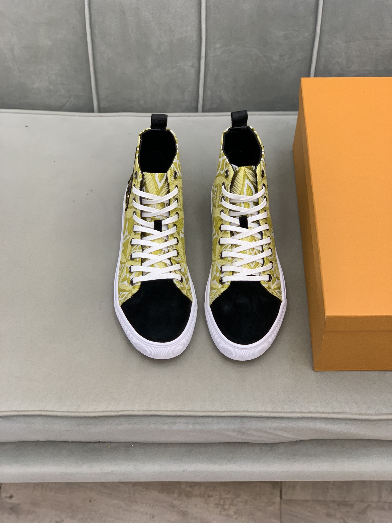 Louis Vuitton High Top sneaker 11 - vstockx