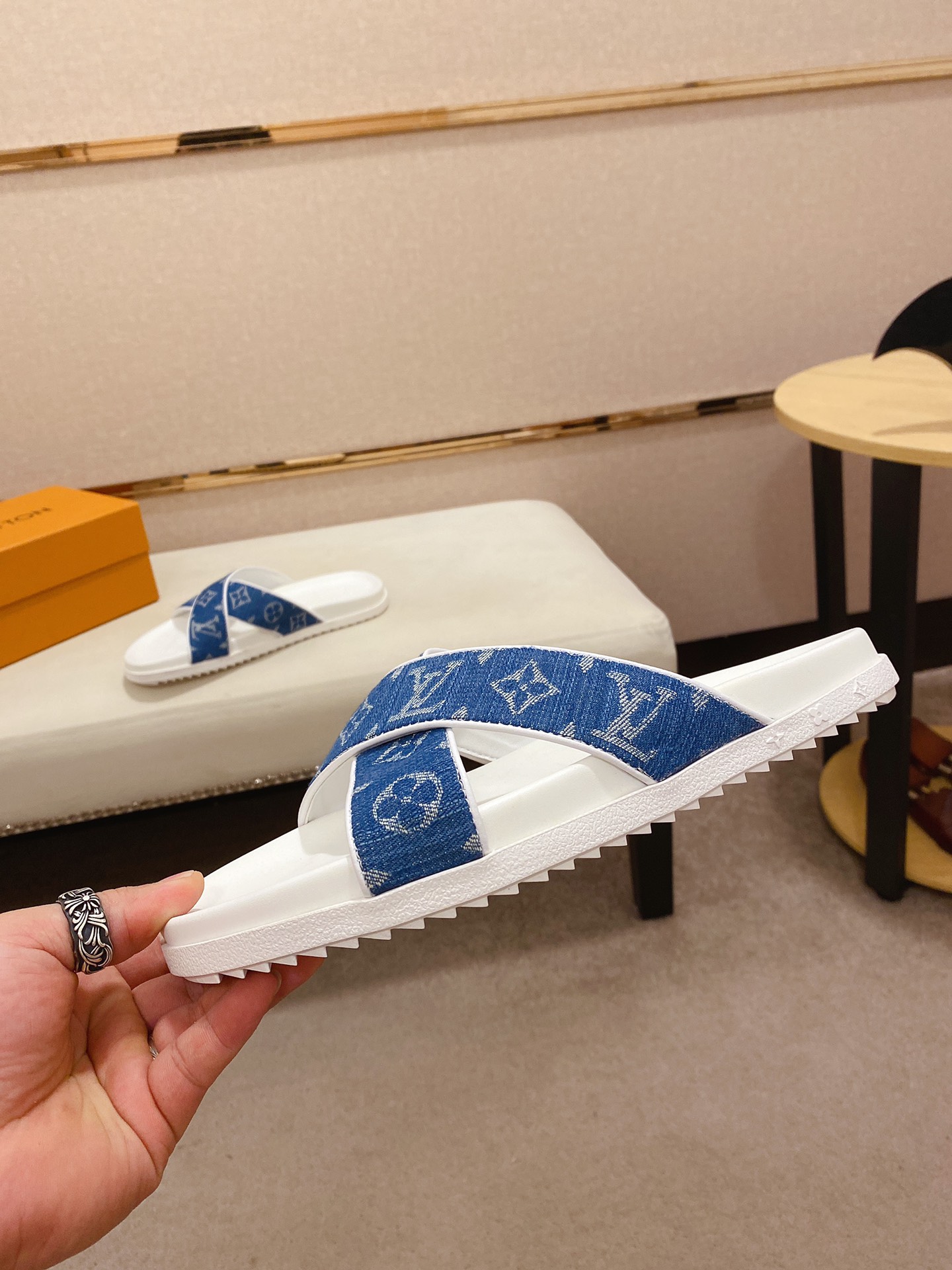 Louis Vuitton Slipper 18 - vstockx