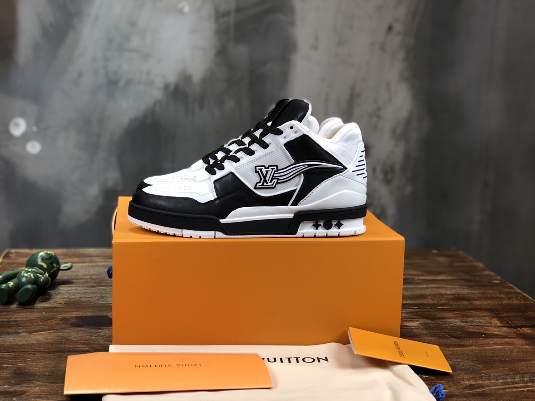 Louis Vuitton Trainer Sneakers 11 - vstockx