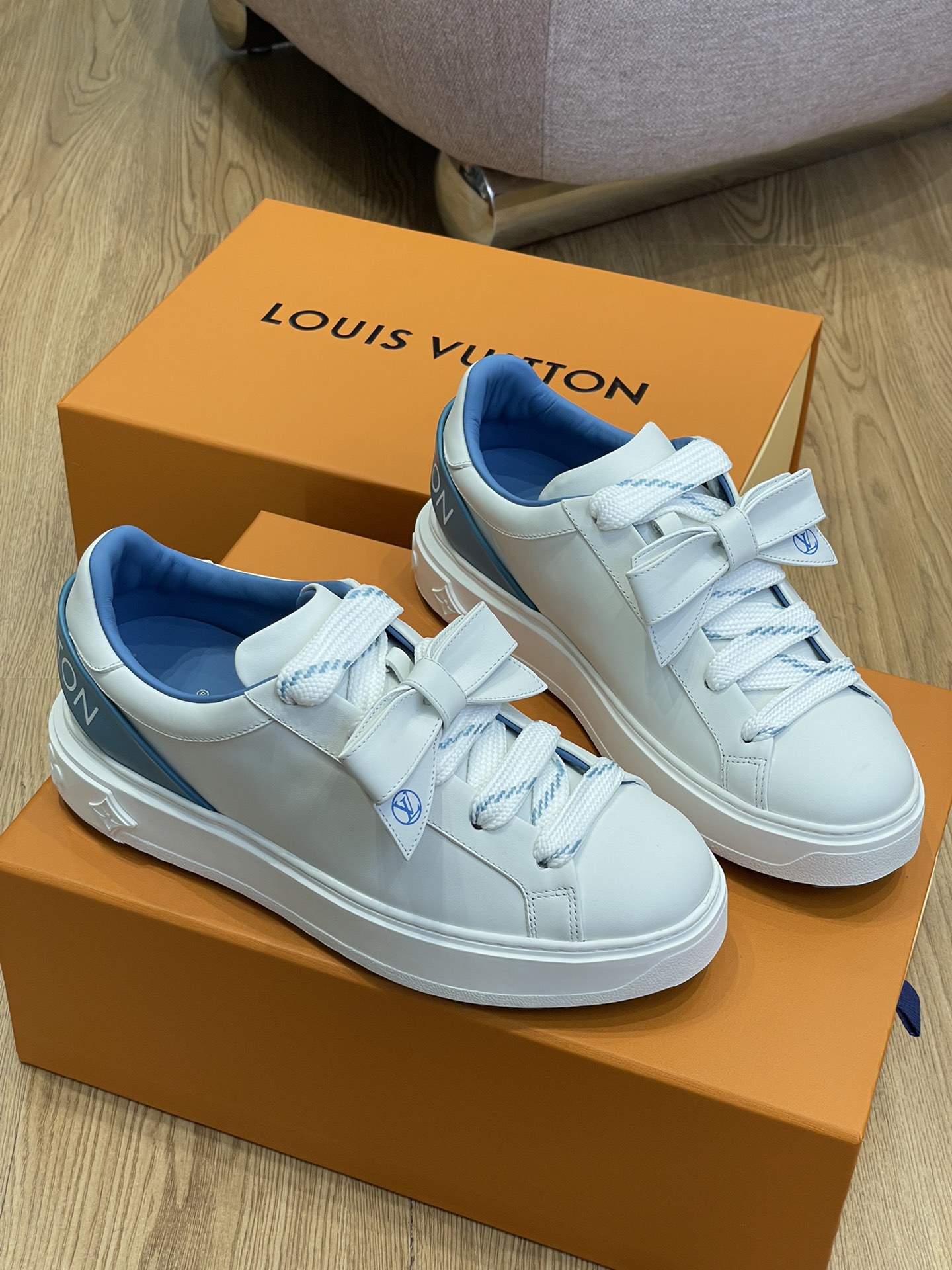 Louis Vuitton SNEAKER 4 - vstockx