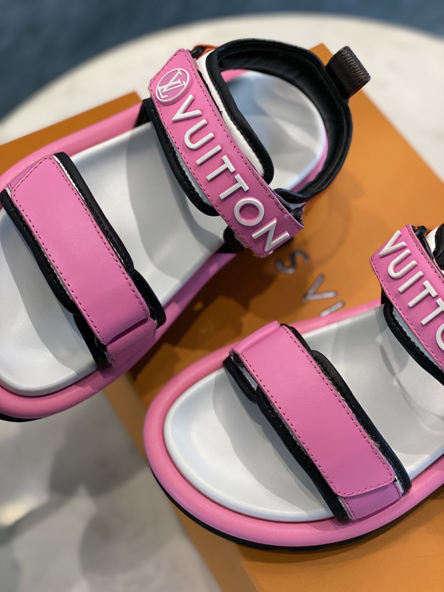 Louis Vuitton PASEO FLAT COMFORT SANDALS WOMEN 9 - vstockx