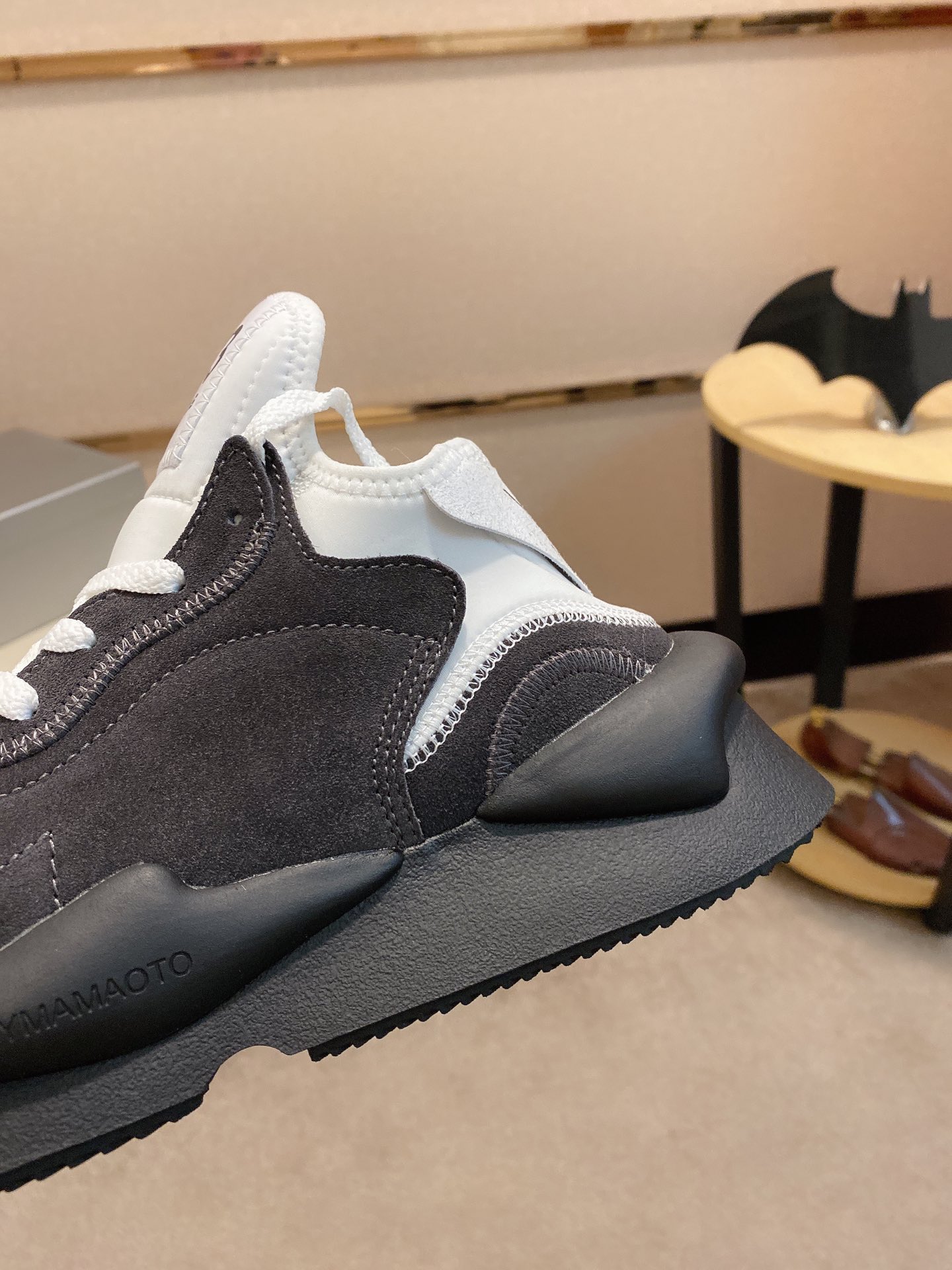 Y-3 Kaiwa Lace-Up Sneakers 47 - vstockx