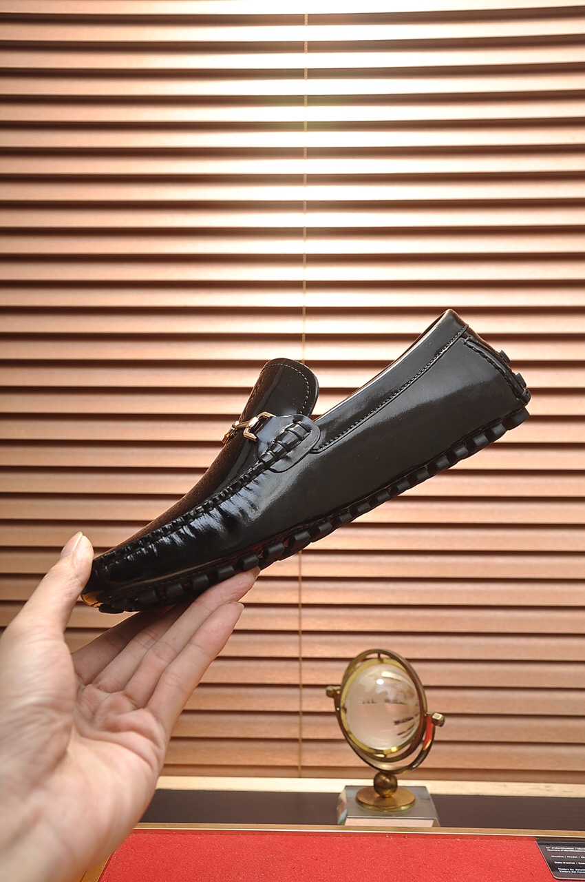 Louis Vuitton Leather Boots 16 - vstockx