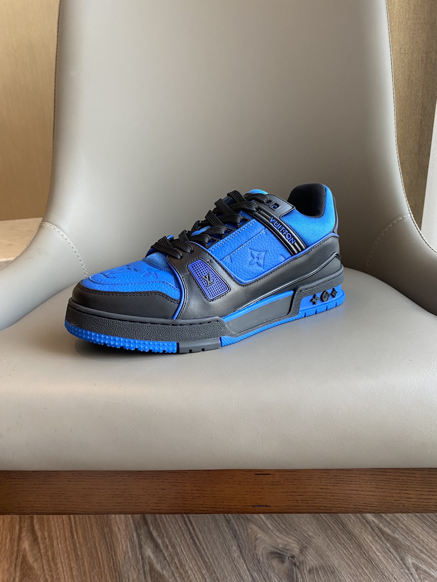 Louis Vuitton LV TRAINERS SNEAKER 9 - vstockx