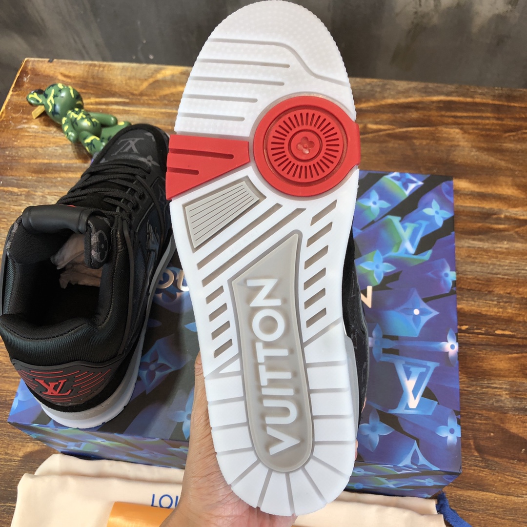 Louis Vuitton Trainer Sneakers 7 - vstockx