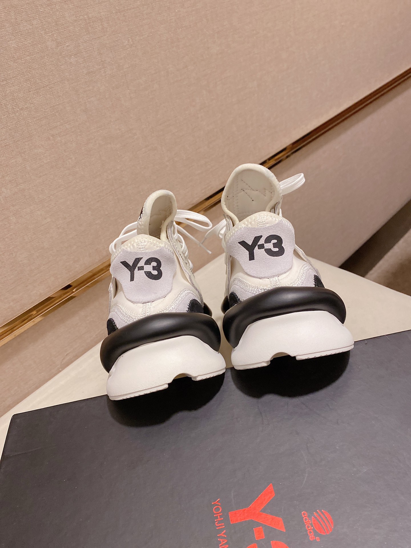 Y-3 Kaiwa Lace-Up Sneakers 23 - vstockx