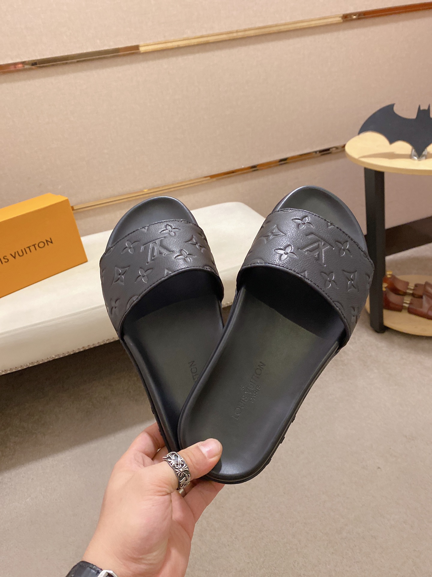 Louis Vuitton Slipper 9 - vstockx