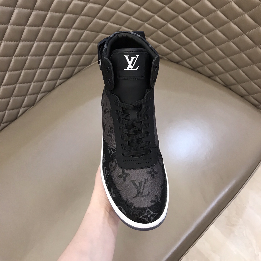 Louis Vuitton Rivoli sneaker 8 - vstockx