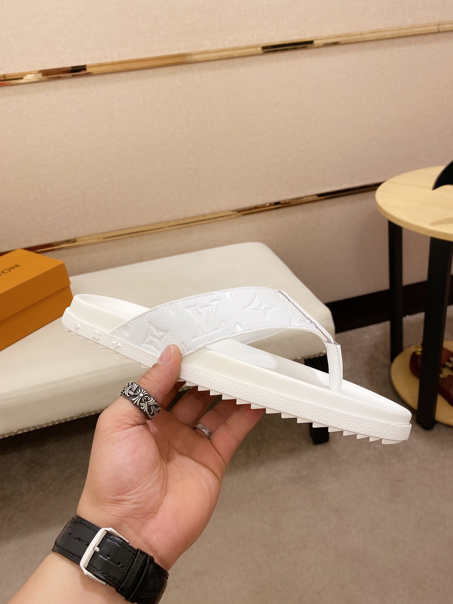 Louis Vuitton Slipper 11 - vstockx
