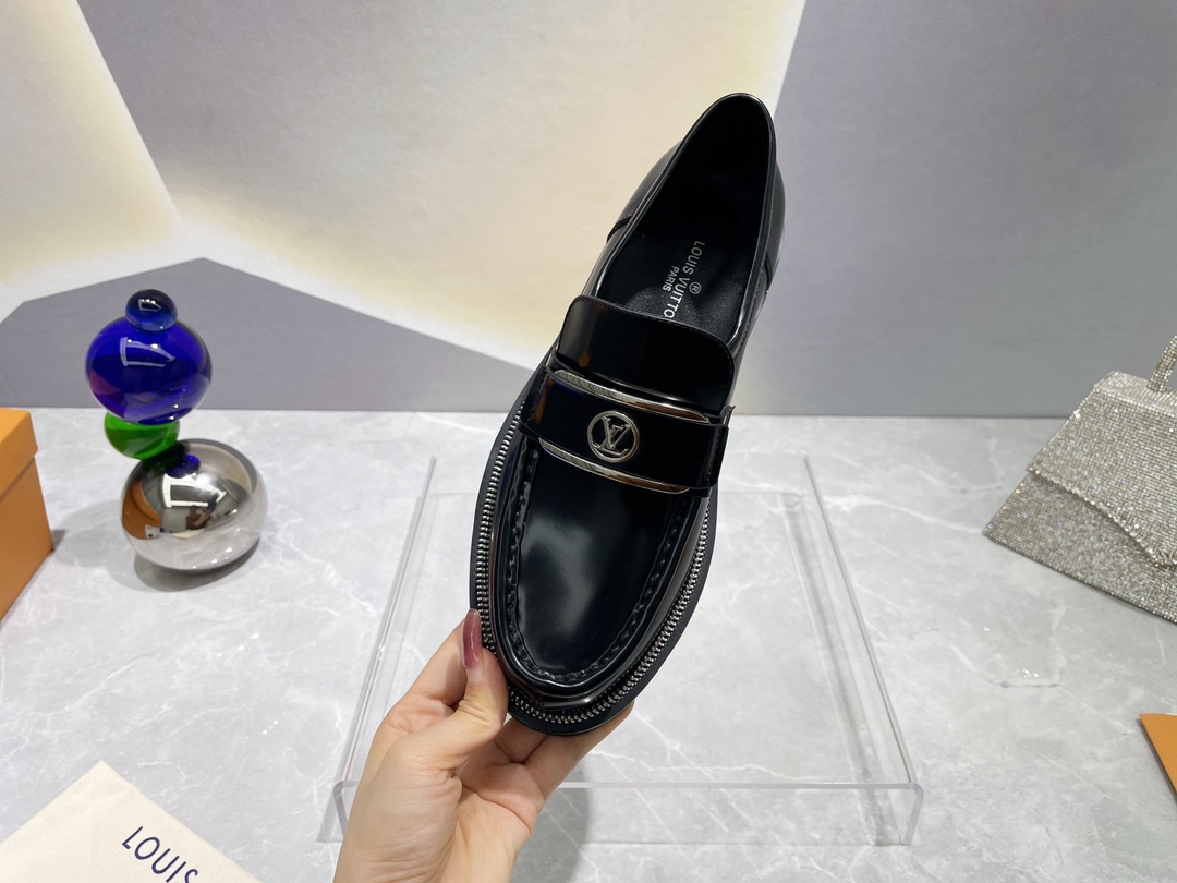 Louis Vuitton shoes WOMEN 3 - vstockx