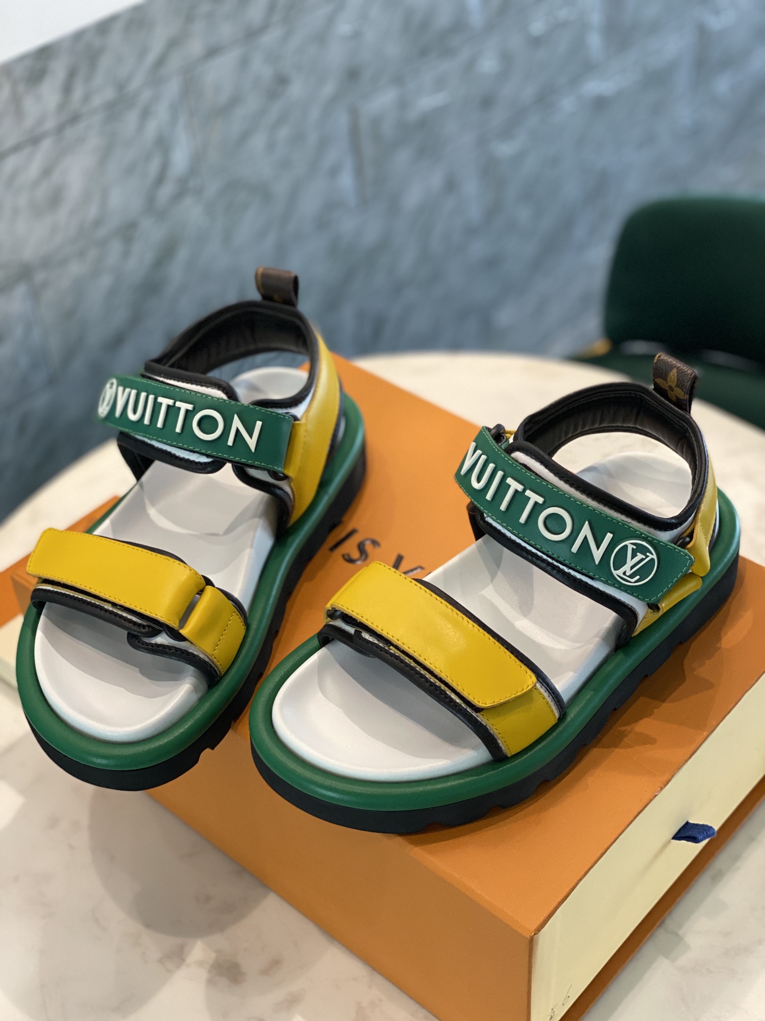 Louis Vuitton PASEO FLAT COMFORT SANDALS WOMEN 9 - vstockx