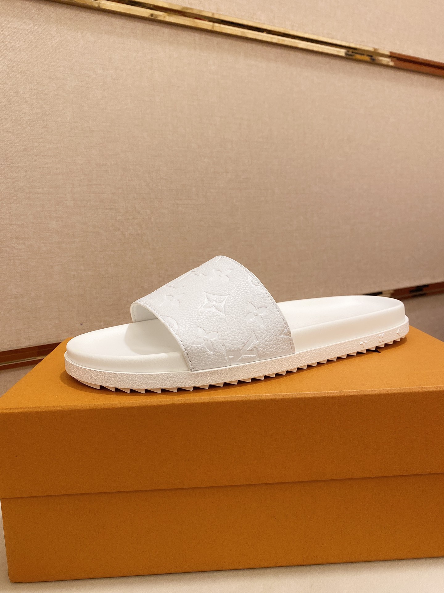 Louis Vuitton Slipper 14 - vstockx