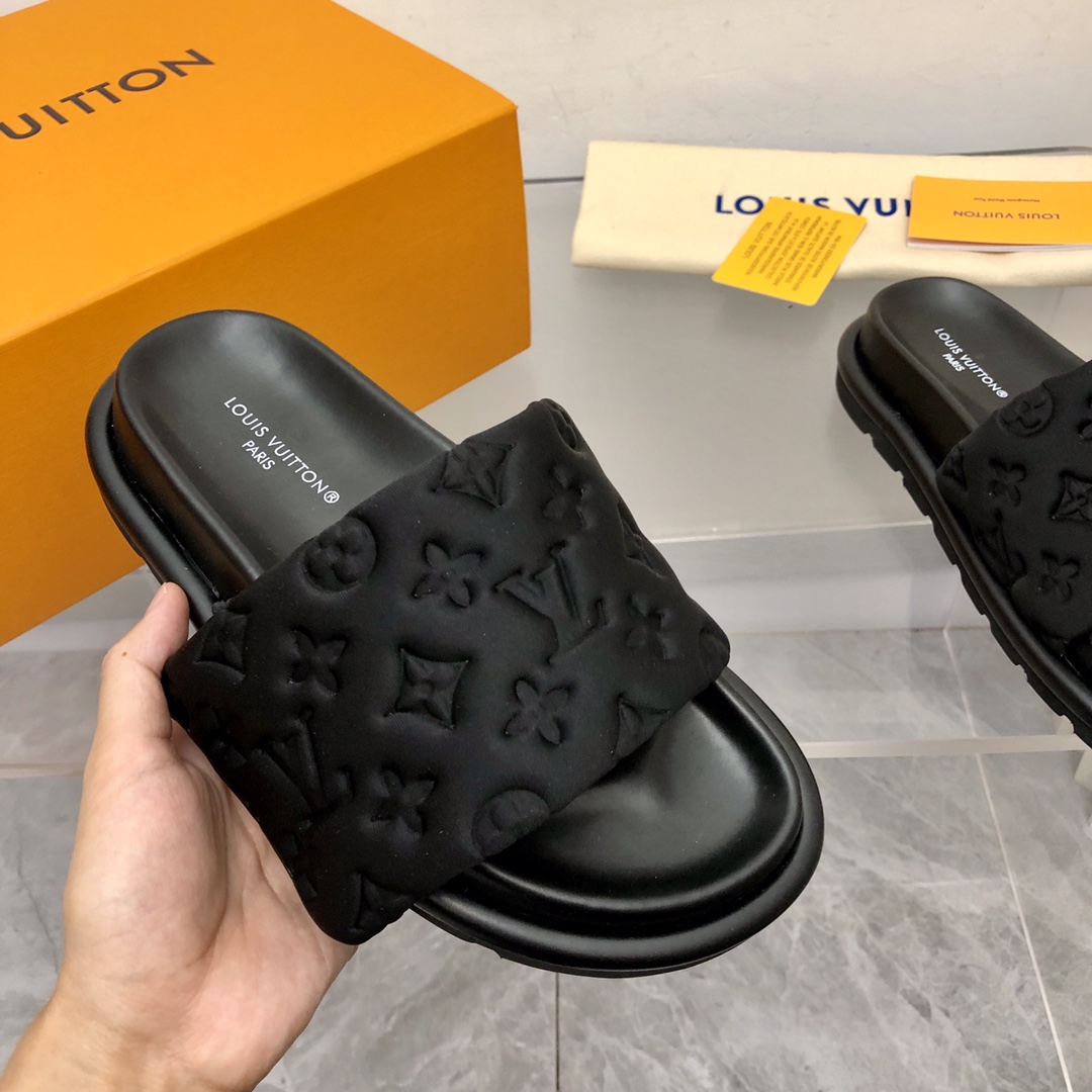 Louis Vuitton POOL PILLOW COMFORT MULES WOMEN 1 - vstockx