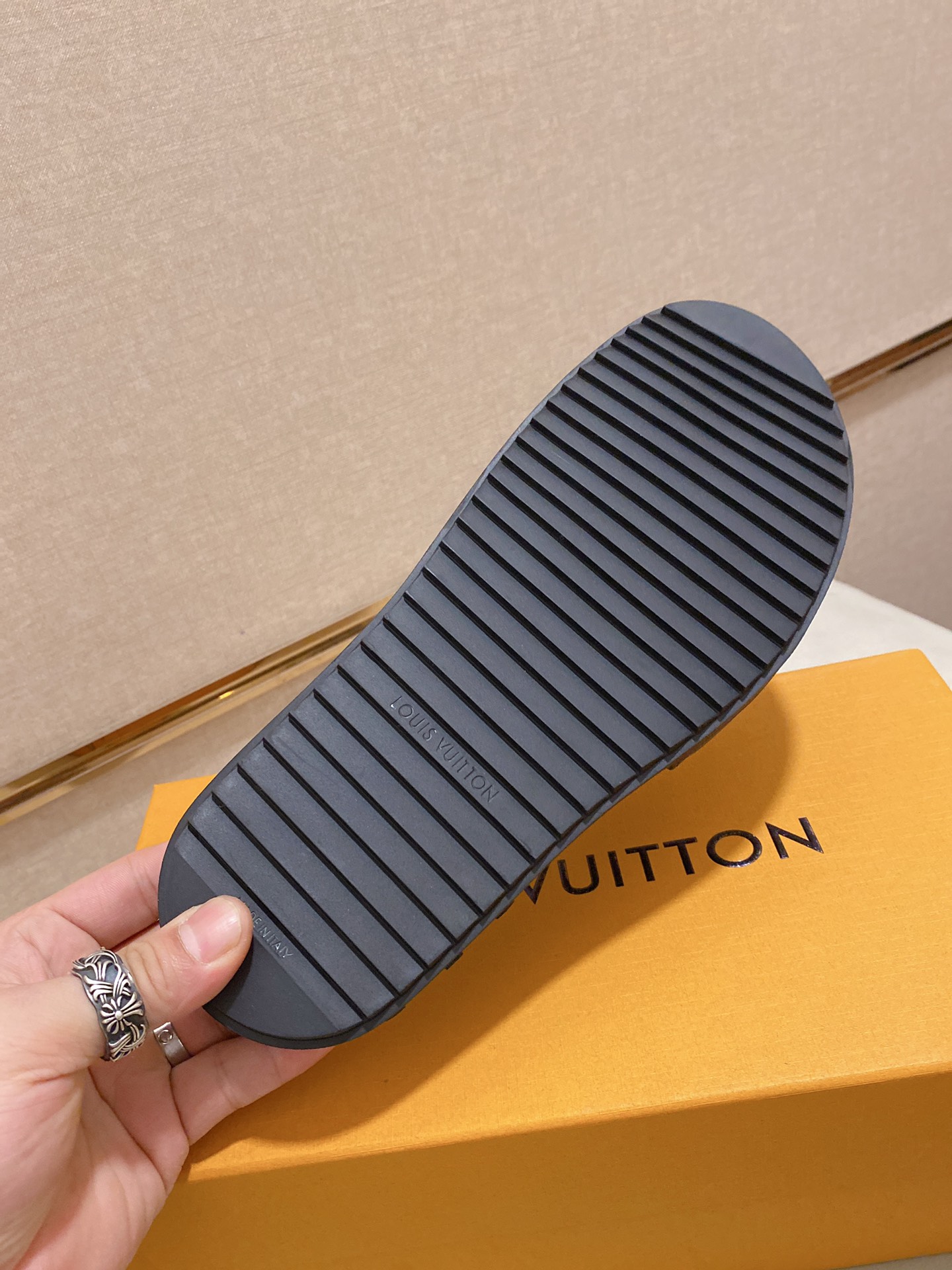 Louis Vuitton Slipper 9 - vstockx