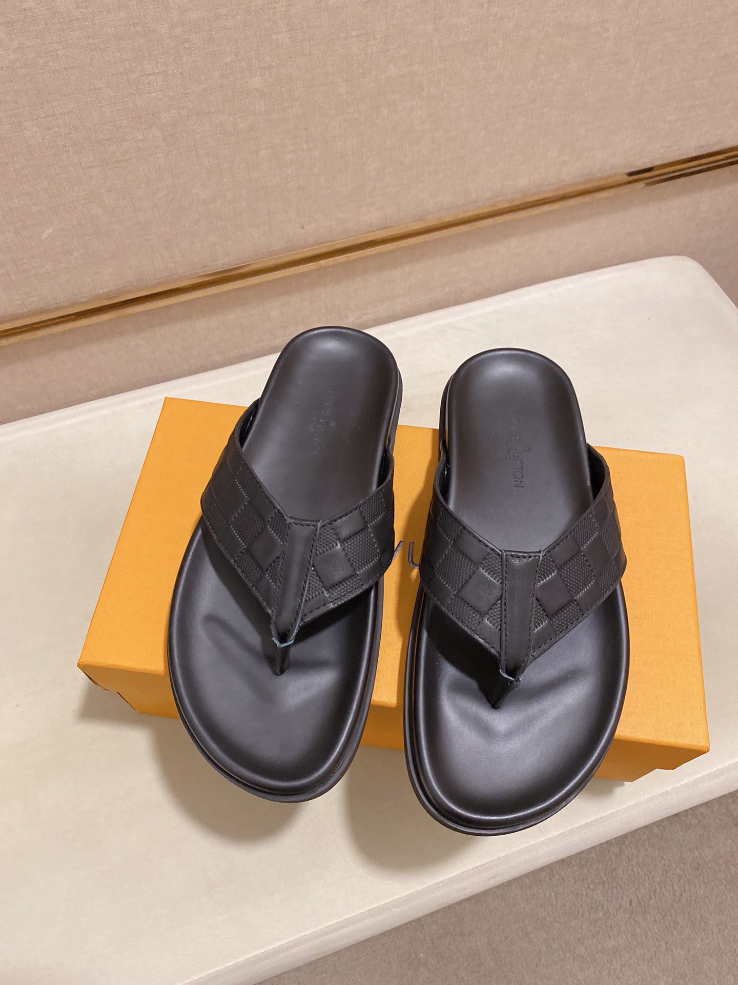 Louis Vuitton Slipper 5 - vstockx
