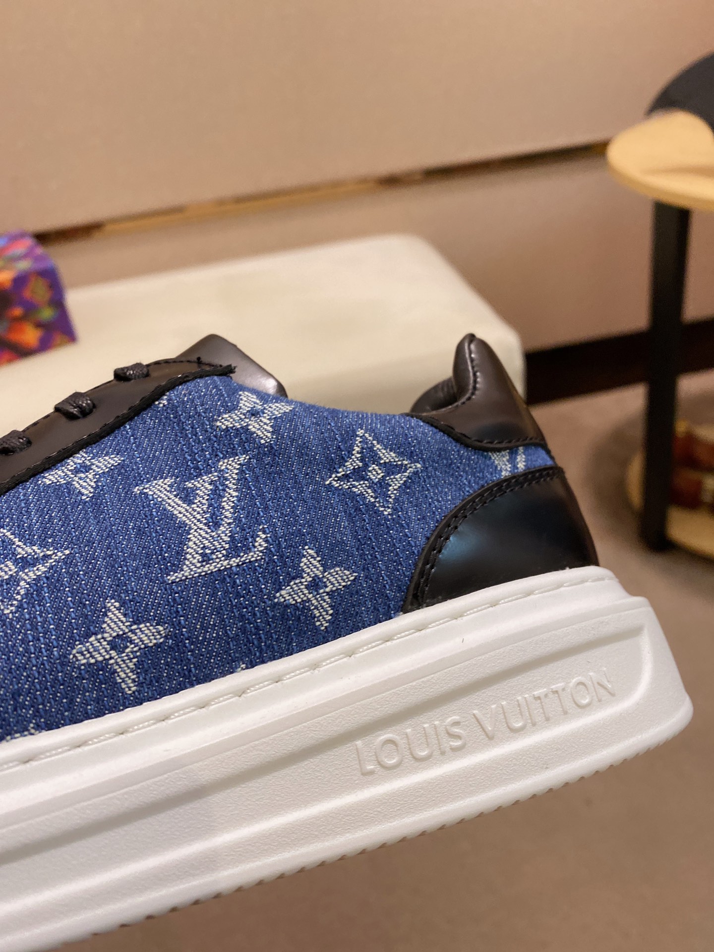 Louis Vuitton Low Top sneaker 106 - vstockx