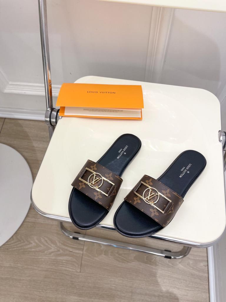 Louis Vuitton 1A64MK Lock it Flat Mule - vstockx