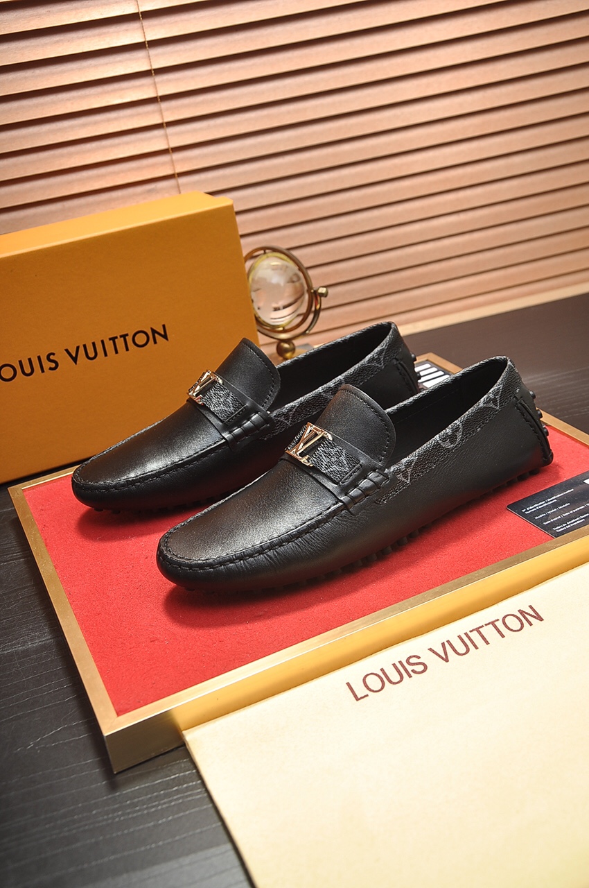 Louis Vuitton Leather Boots 13 - vstockx