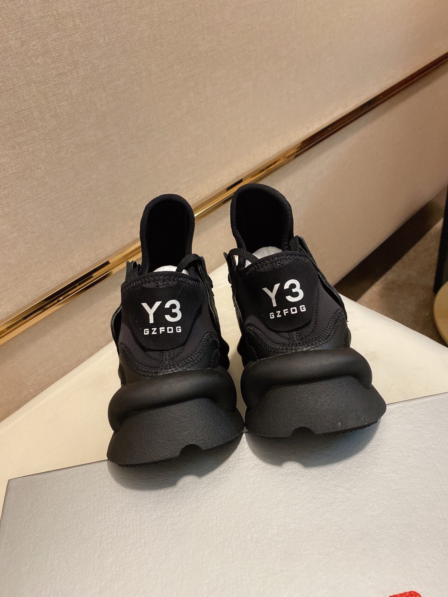 Y-3 Kaiwa Lace-Up Sneakers 45 - vstockx