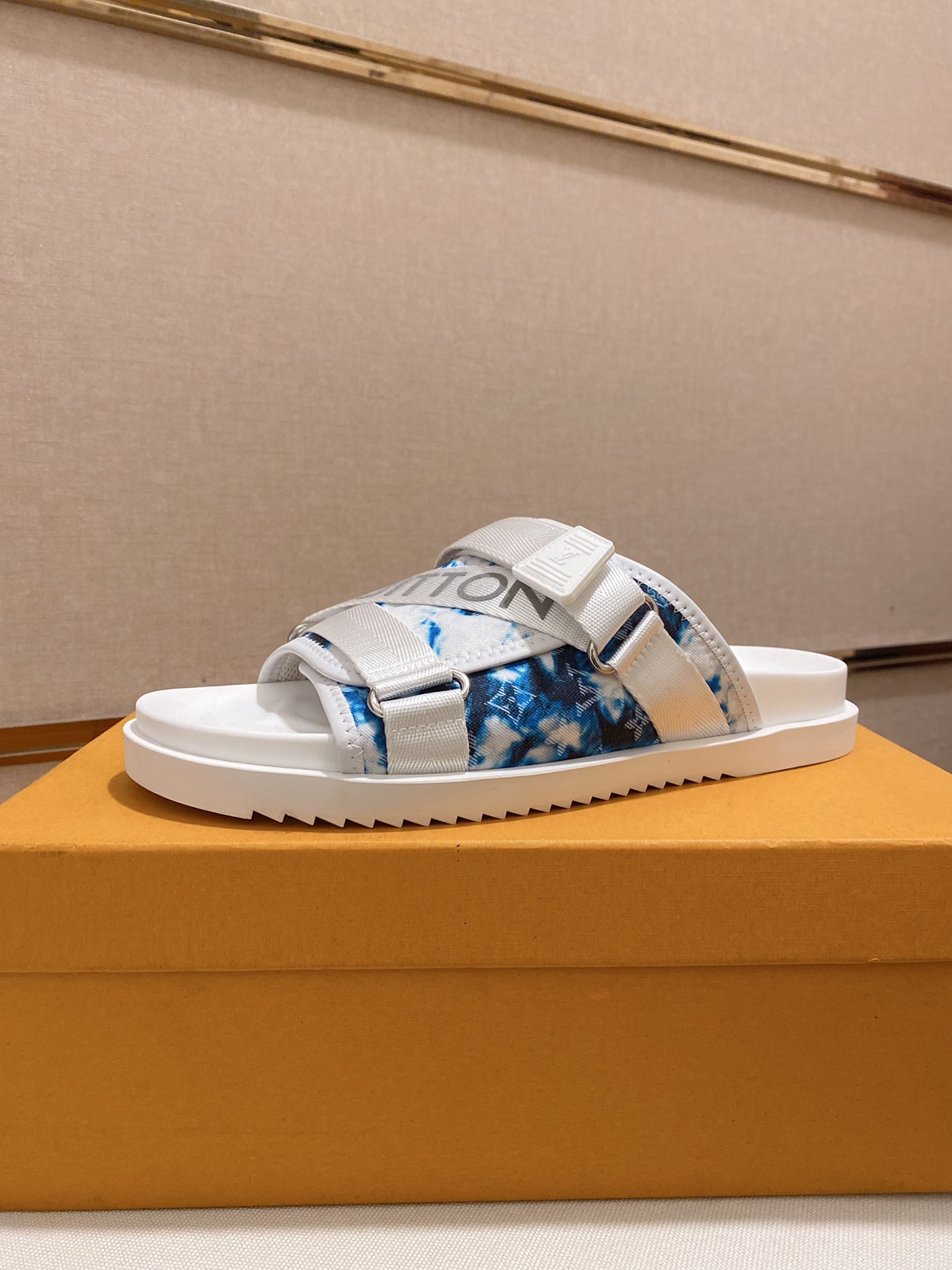 Louis Vuitton Honolulu Sneaker 7 - vstockx