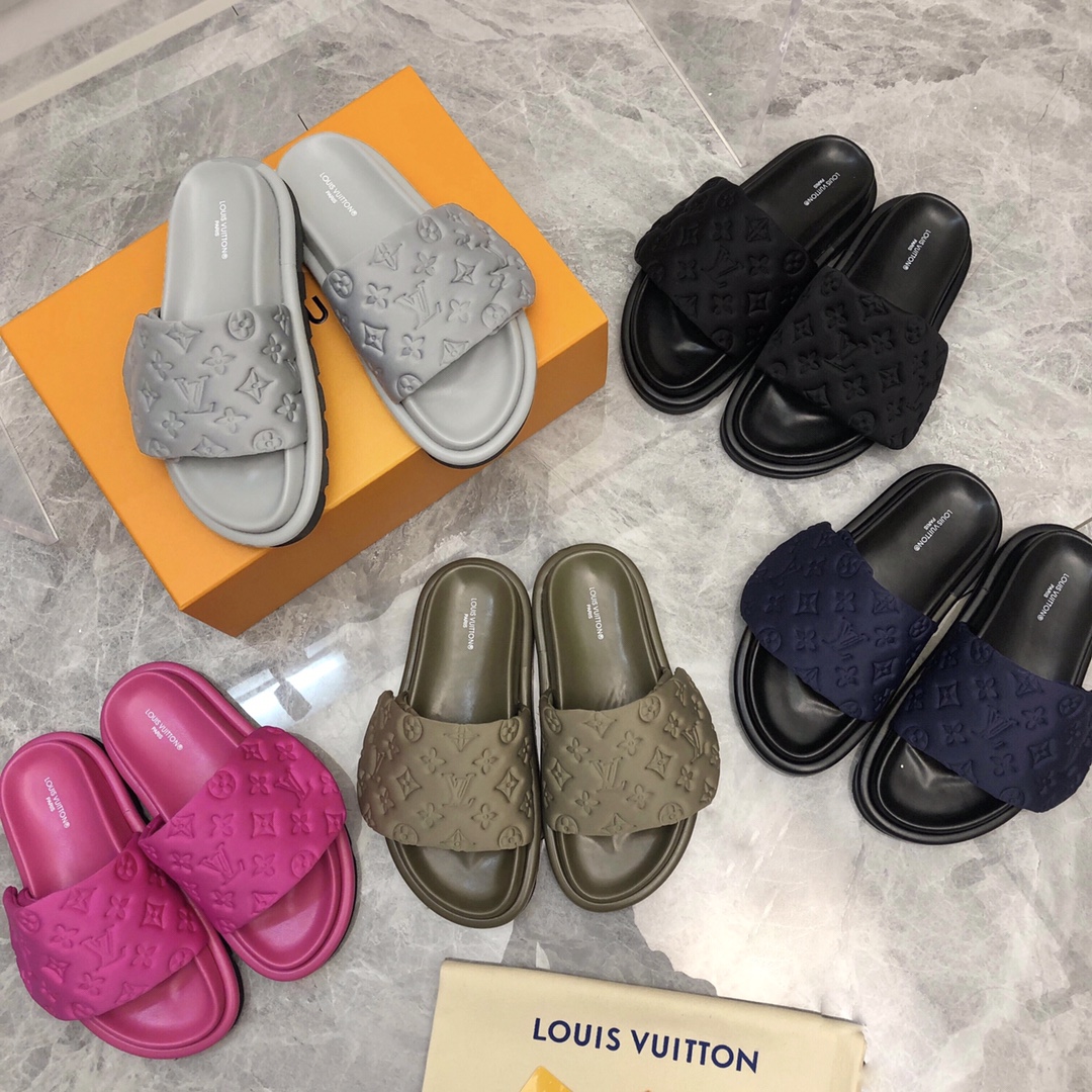 Louis Vuitton POOL PILLOW COMFORT MULES WOMEN 1 - vstockx