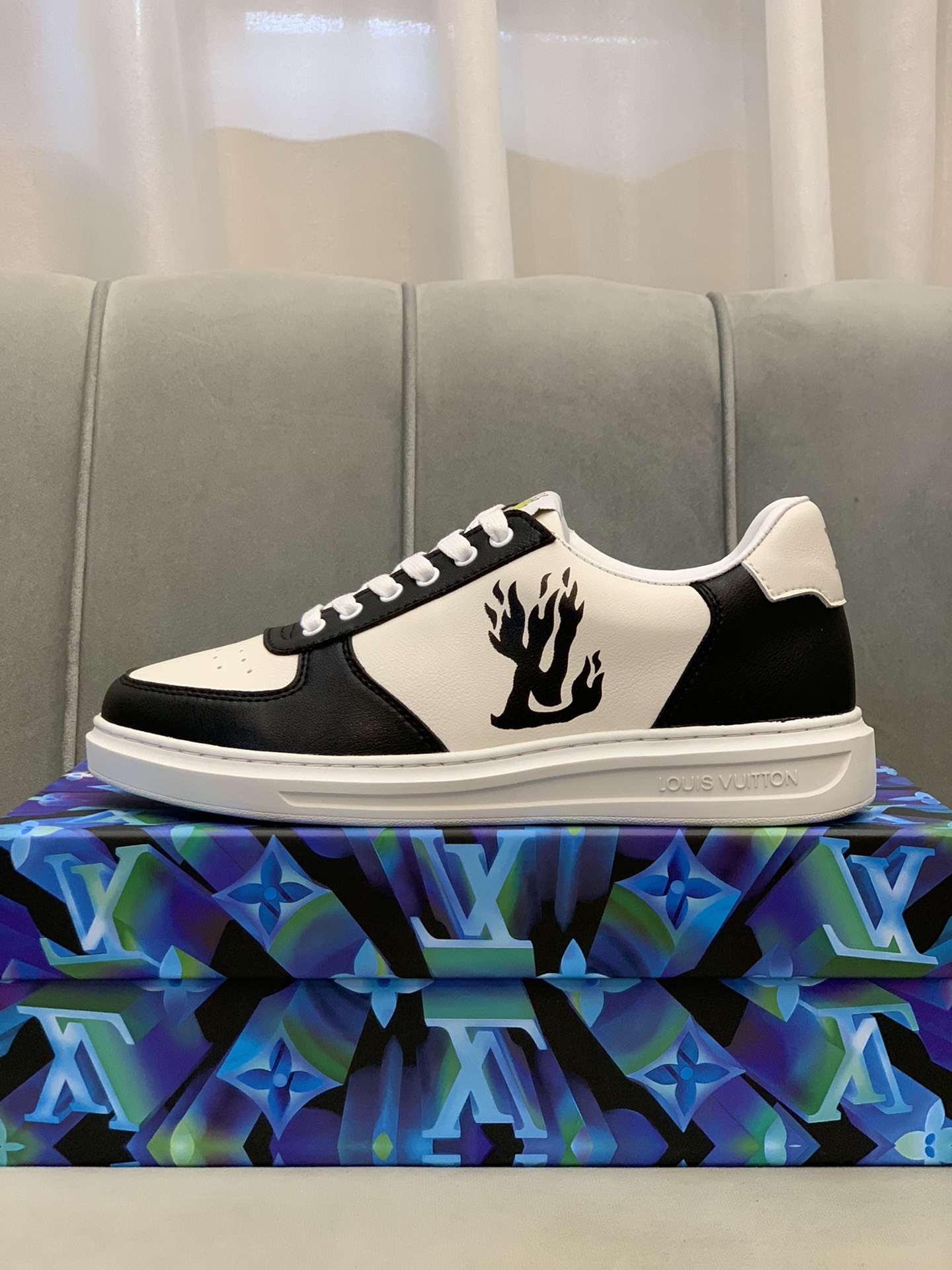 Louis Vuitton Low Top sneaker 8 - vstockx