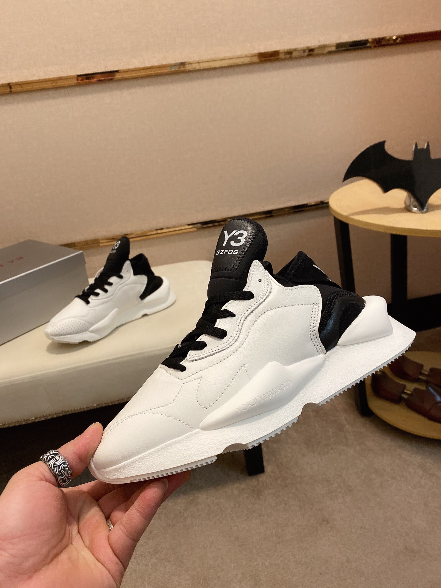 Y-3 Kaiwa Lace-Up Sneakers 39 - vstockx