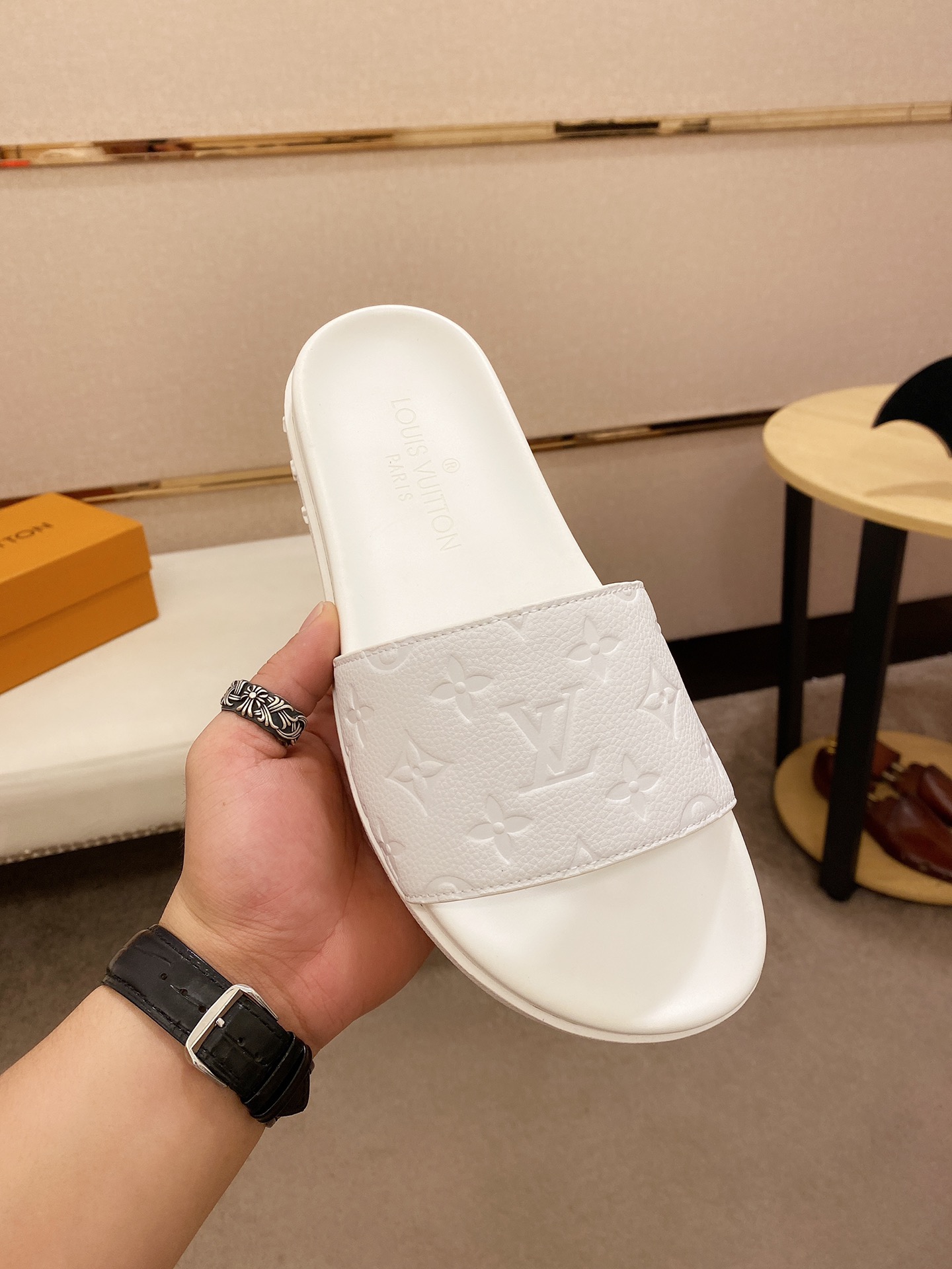 Louis Vuitton Slipper 14 - vstockx