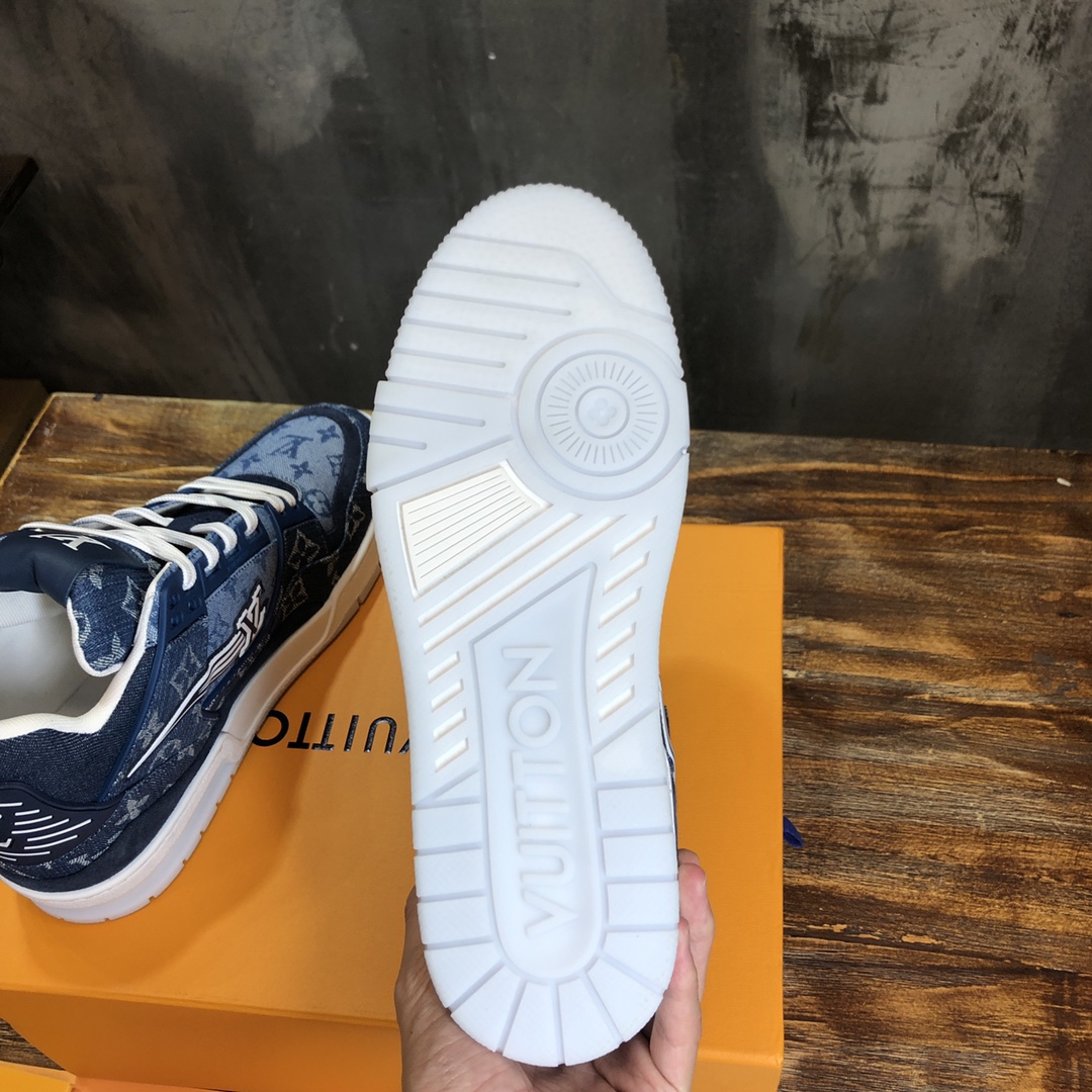 Louis Vuitton Trainer Sneakers 12 - vstockx