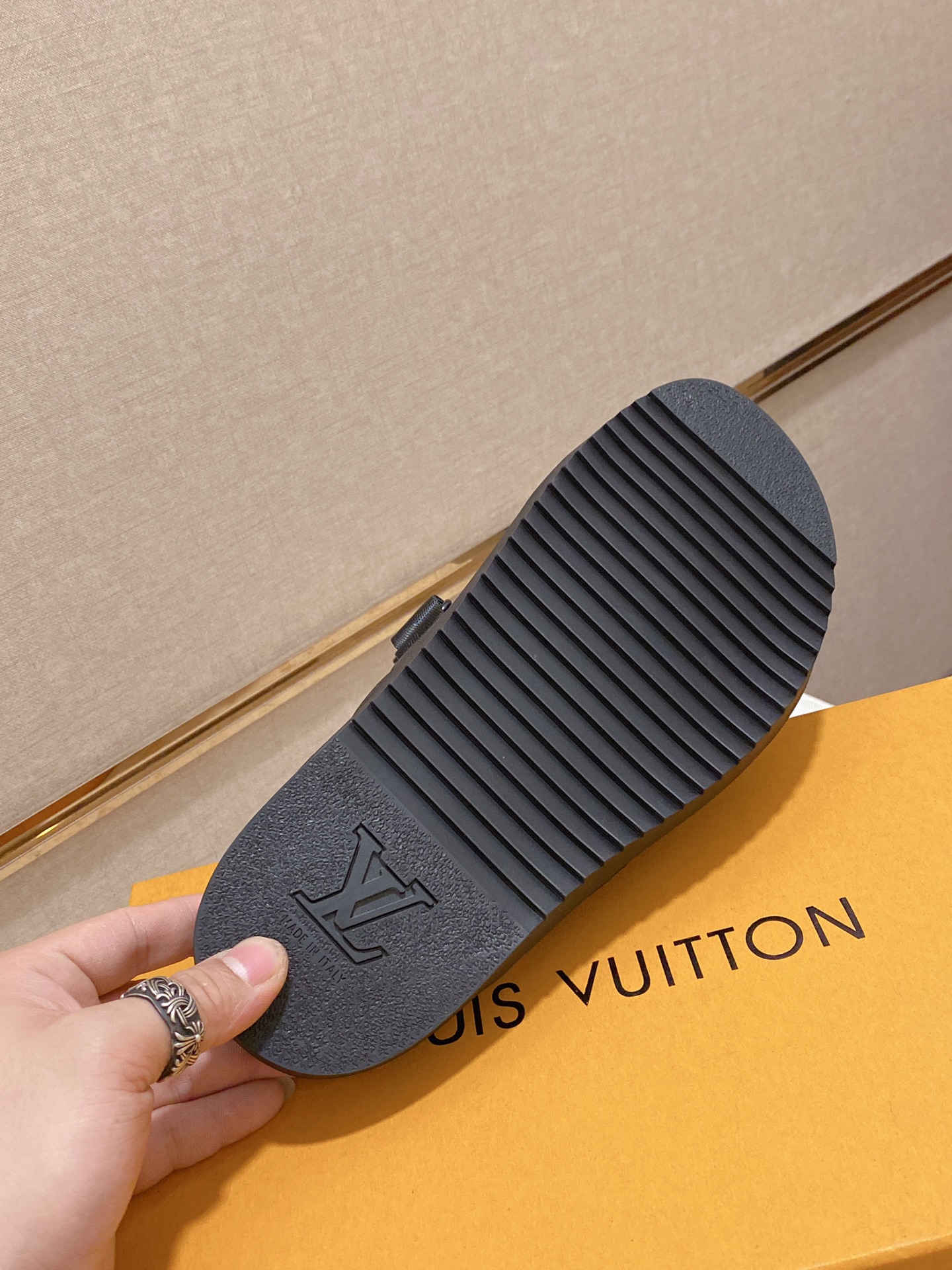 Louis Vuitton Honolulu Sneaker 2 - vstockx