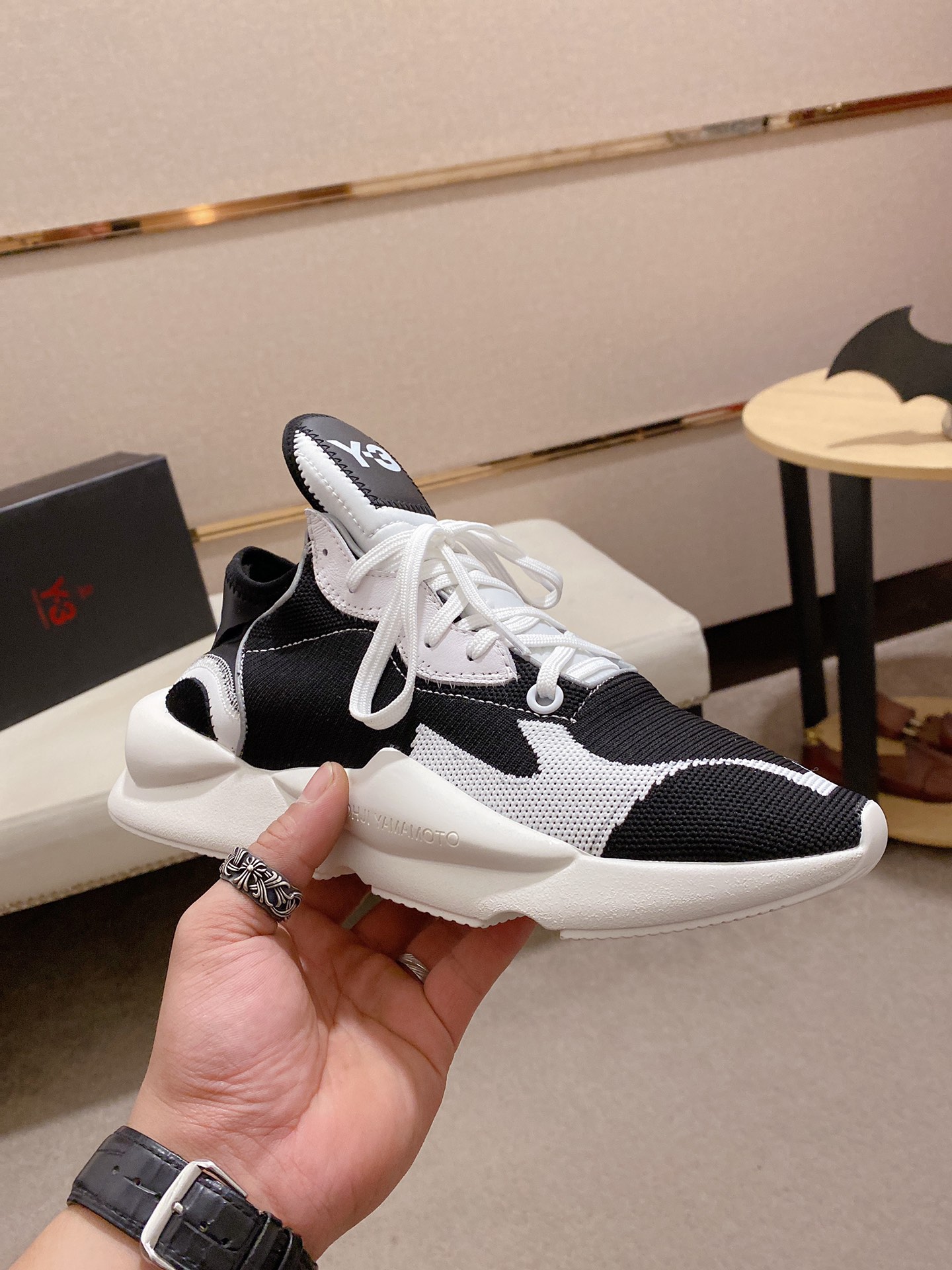 Y-3 Kaiwa Lace-Up Sneakers 12 - vstockx