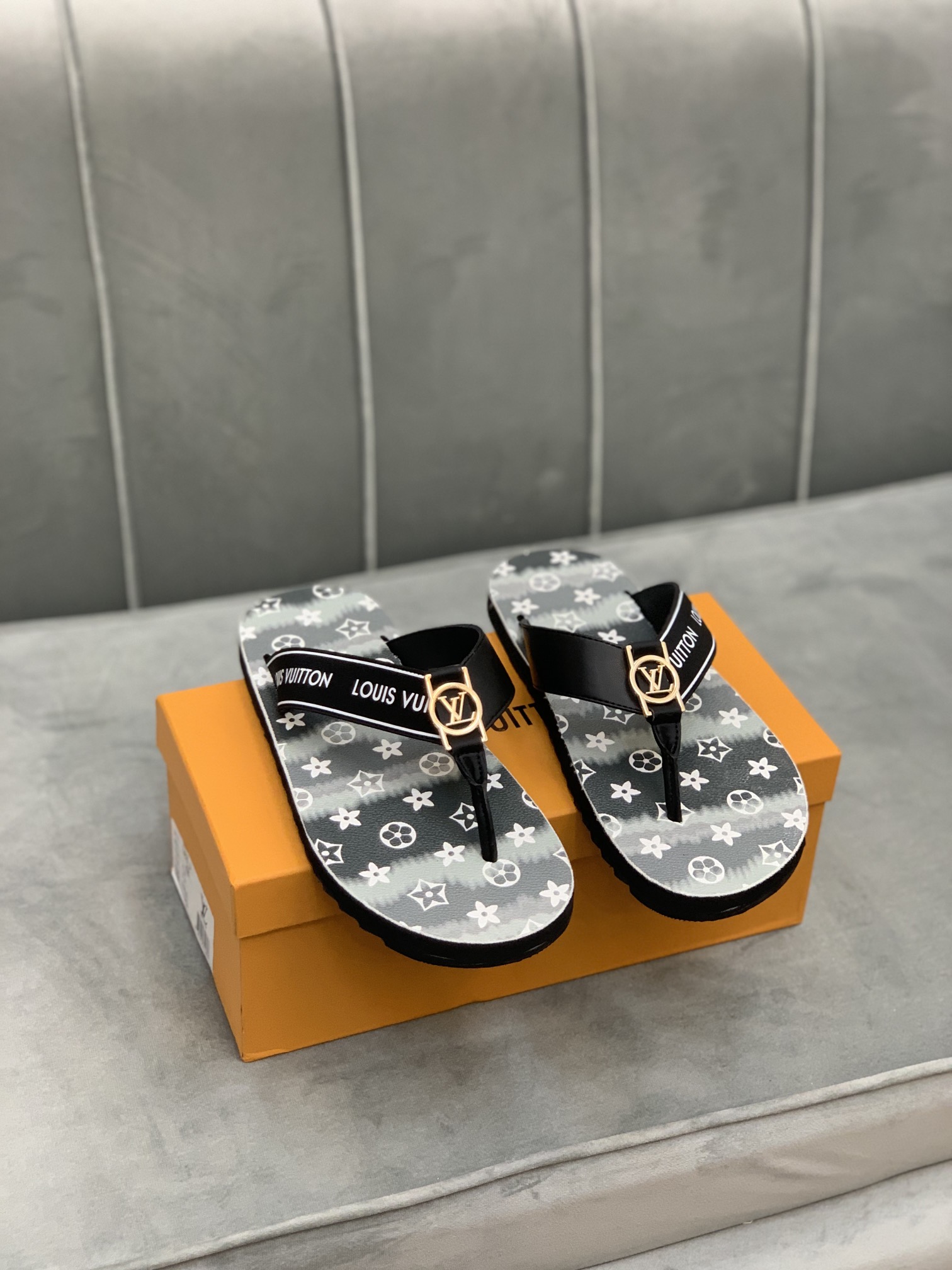 Louis Vuitton Slipper 43 - vstockx
