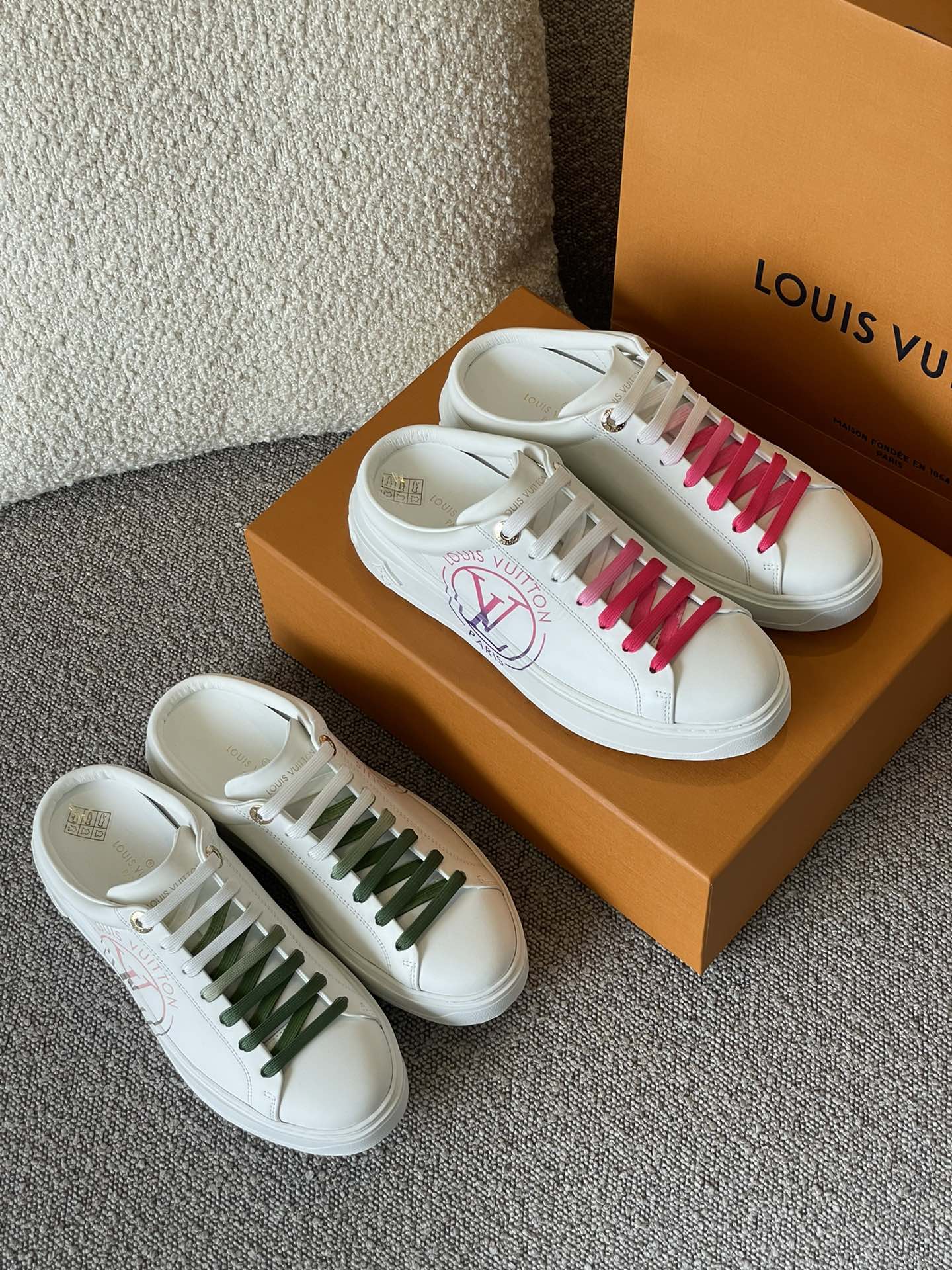 Louis Vuitton TIME OUT TRAINERS 1 - vstockx