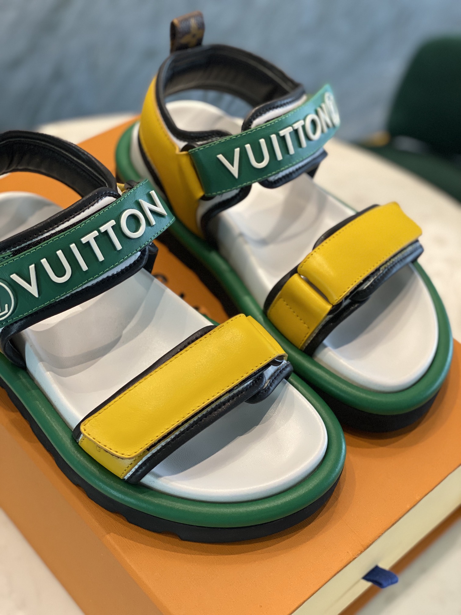 Louis Vuitton PASEO FLAT COMFORT SANDALS WOMEN 9 - vstockx