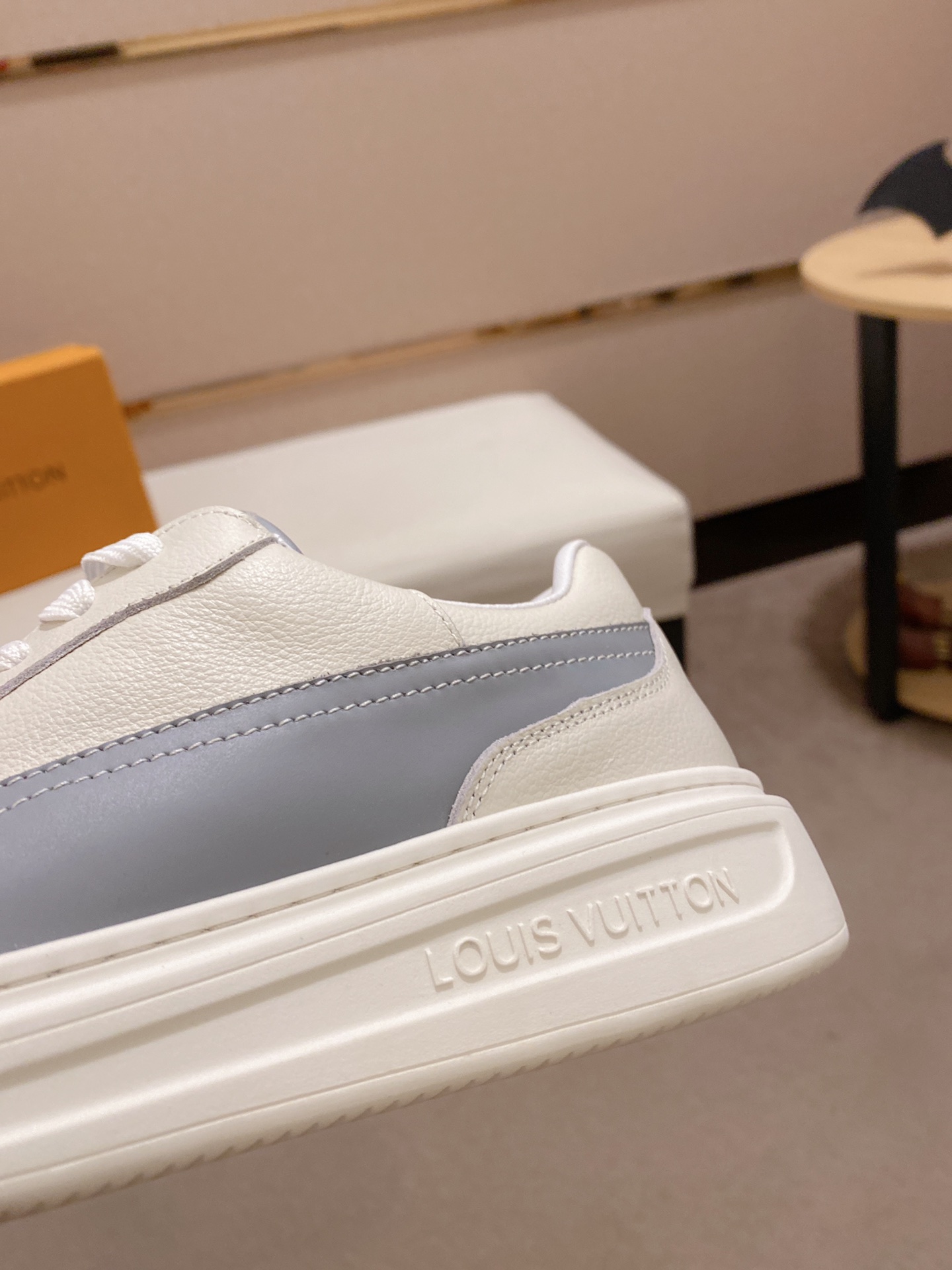 Louis Vuitton Low Top sneaker 123 - vstockx